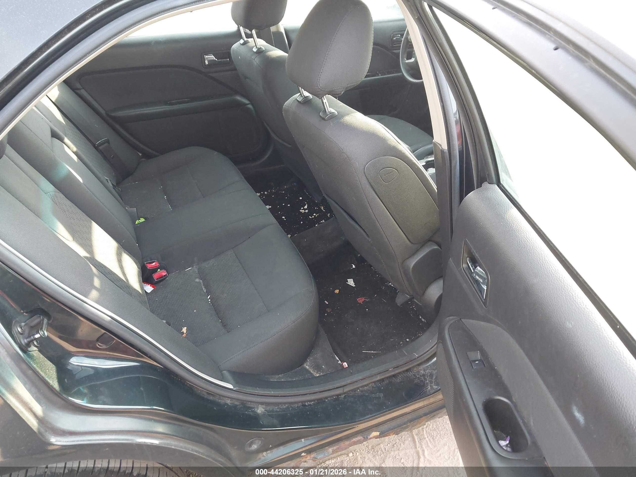 FORD FUSION image 8