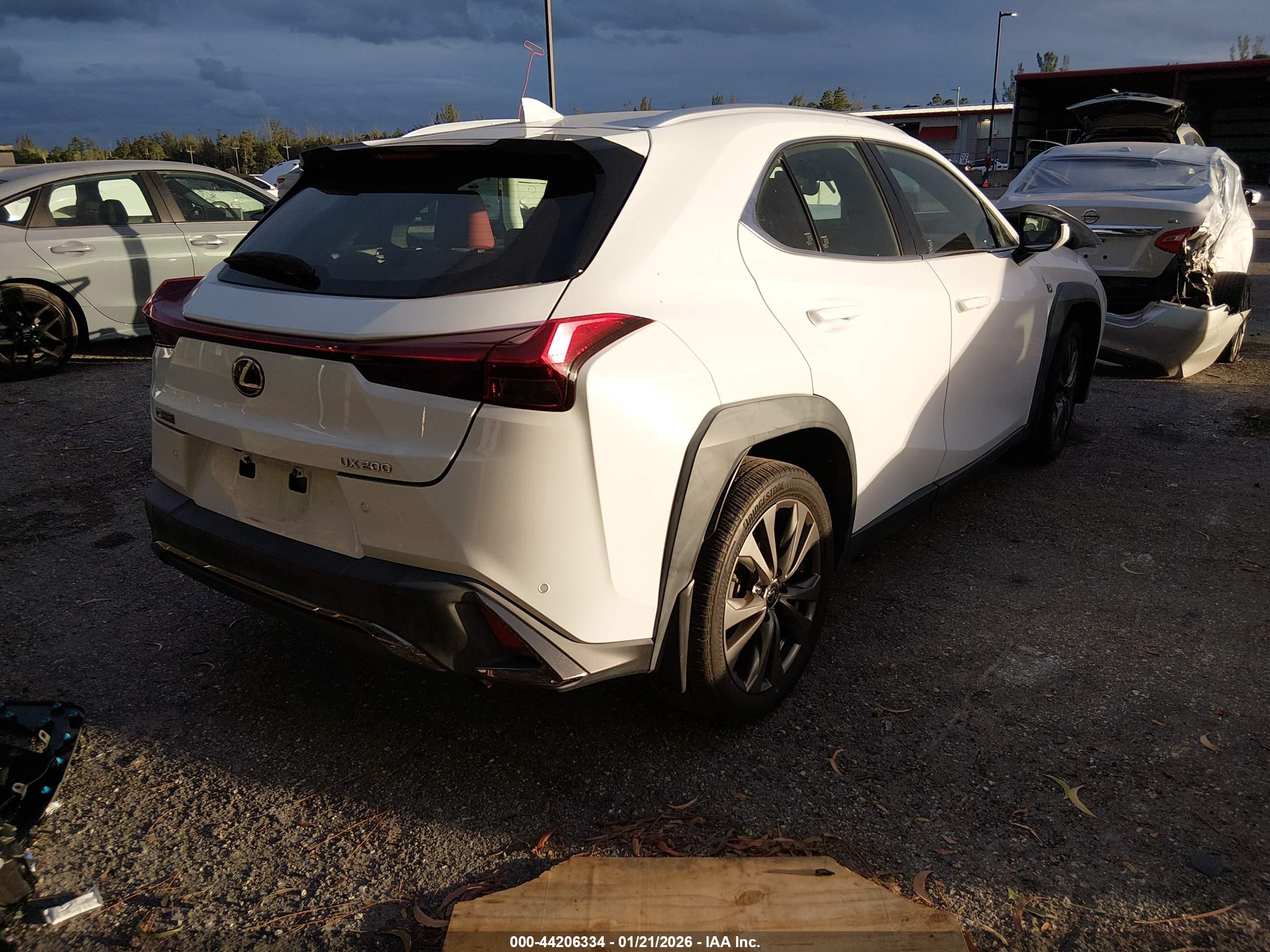 LEXUS UX image 4