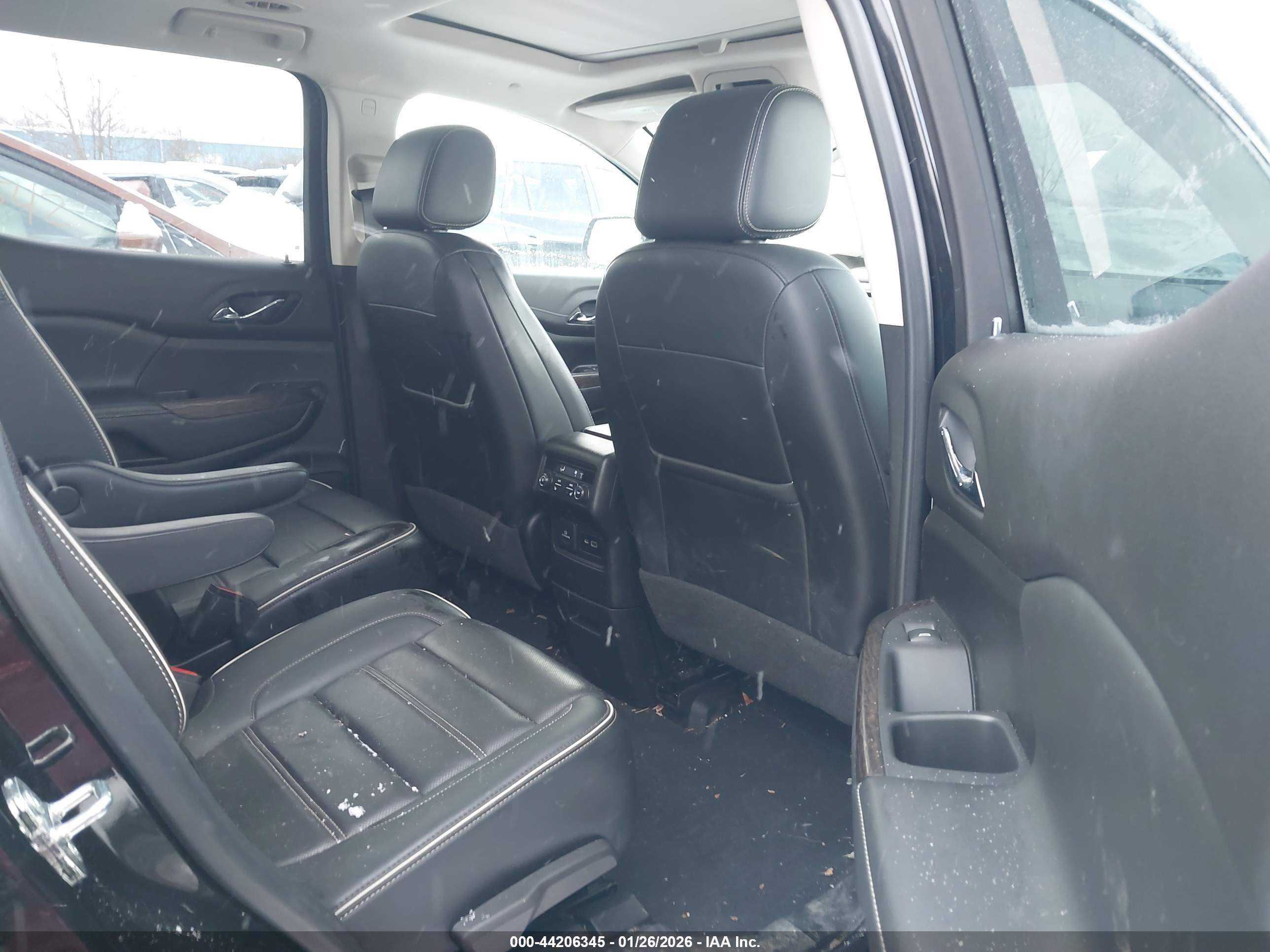 GMC ACADIA image 8