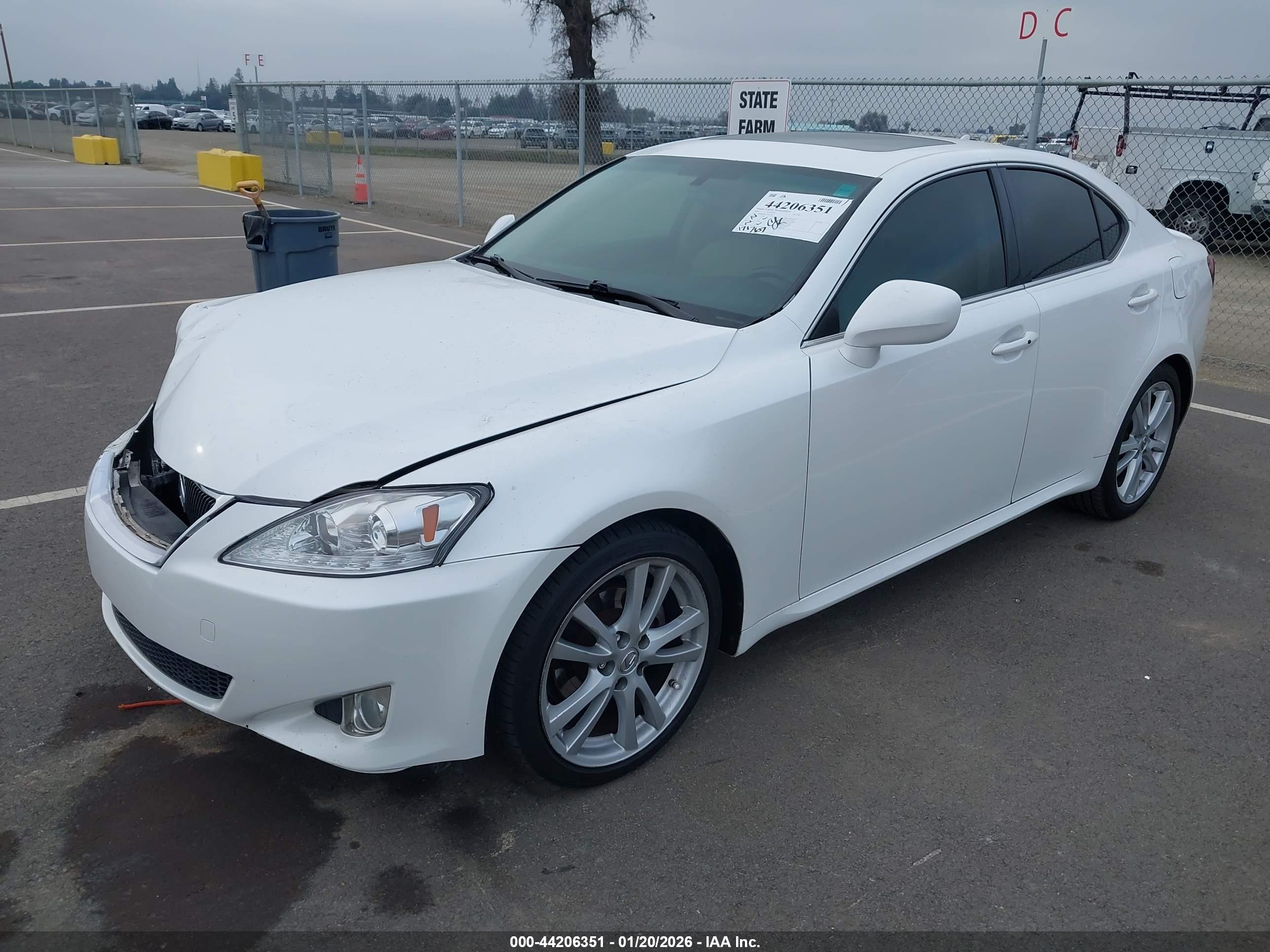 LEXUS IS image 2