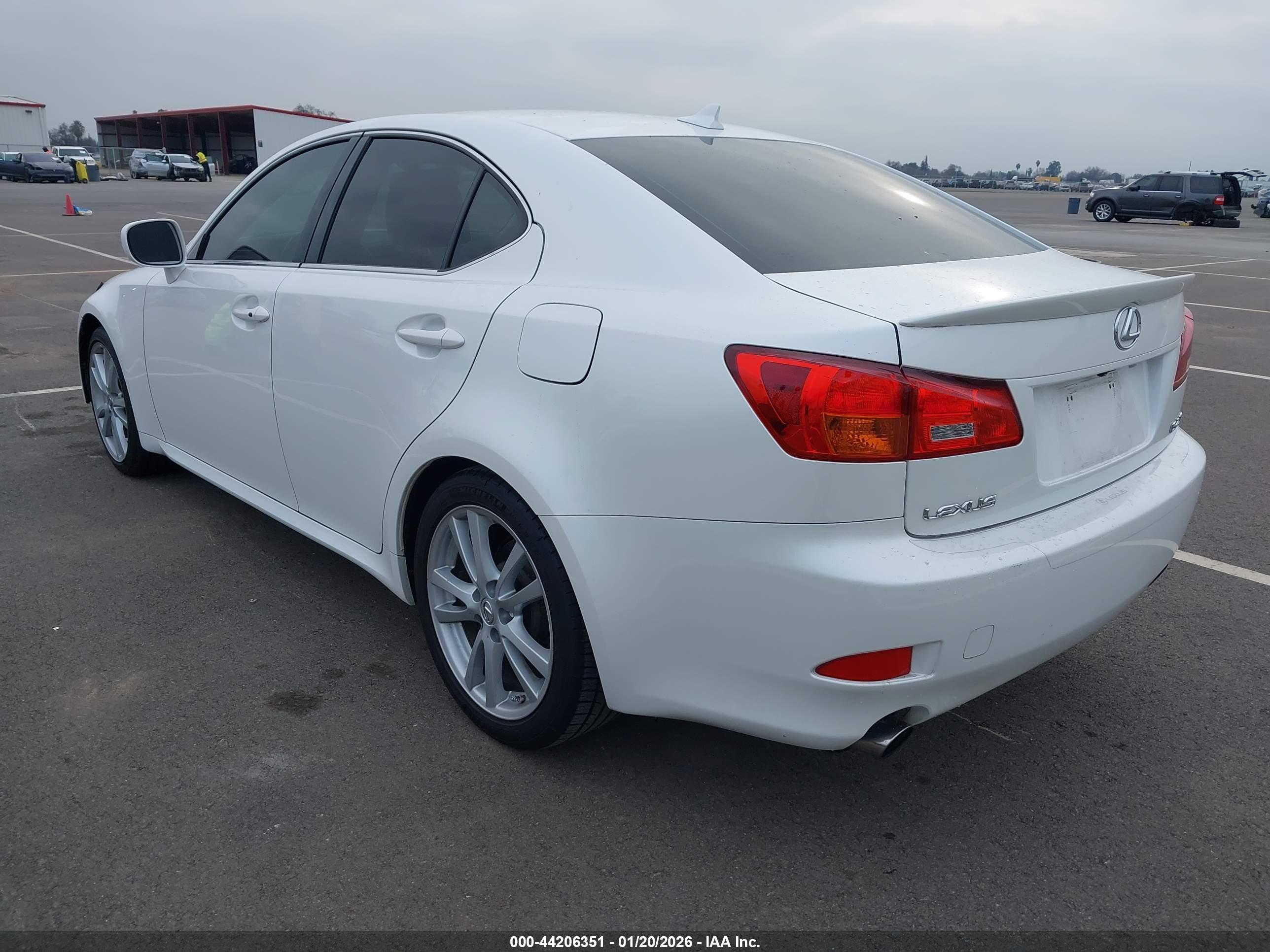 LEXUS IS image 3