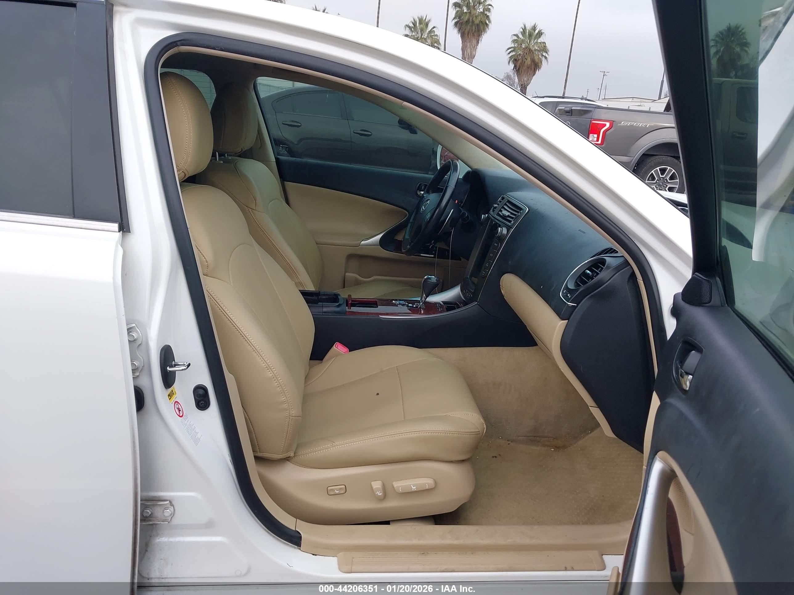 LEXUS IS image 5