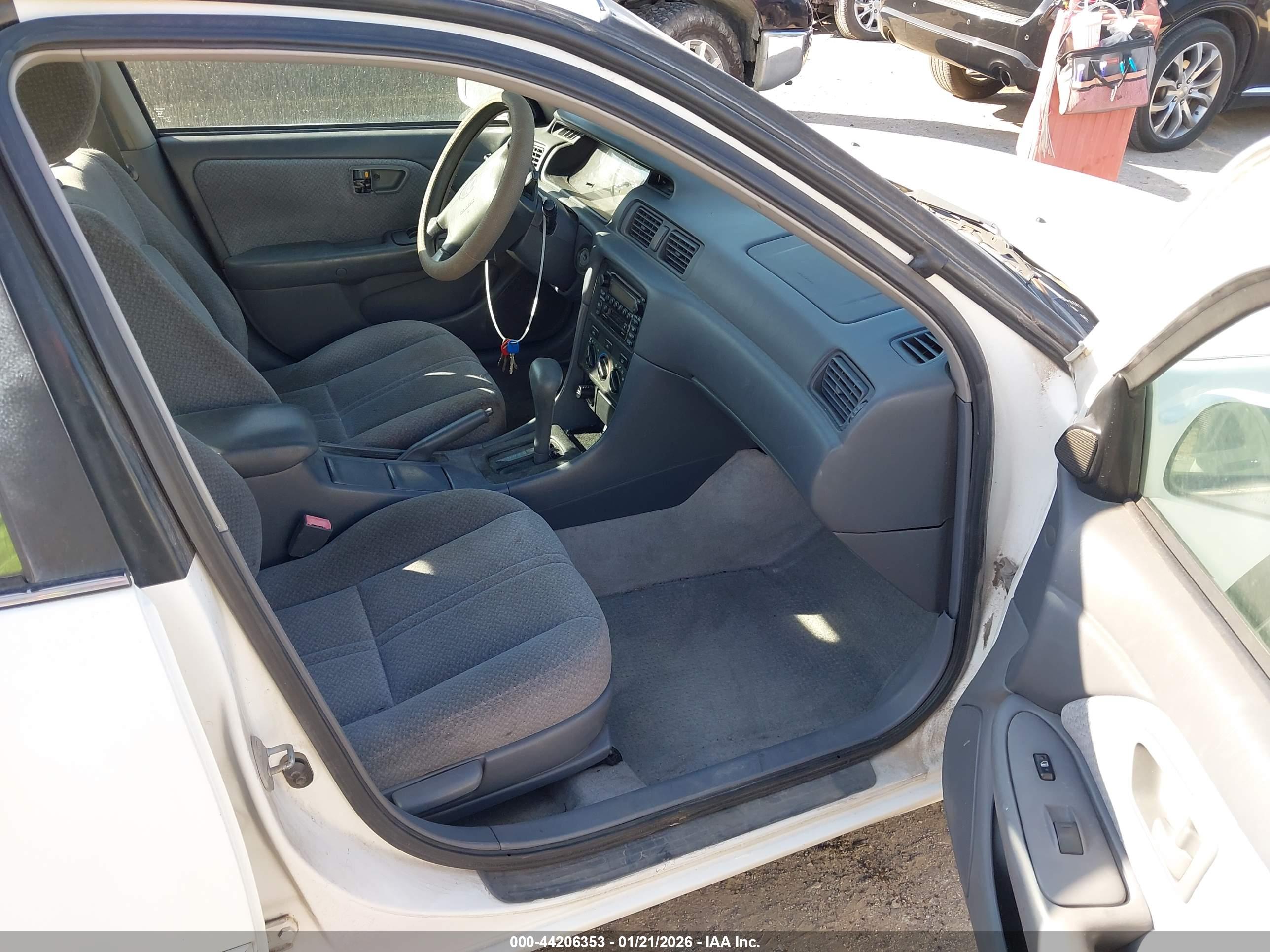 TOYOTA CAMRY image 5