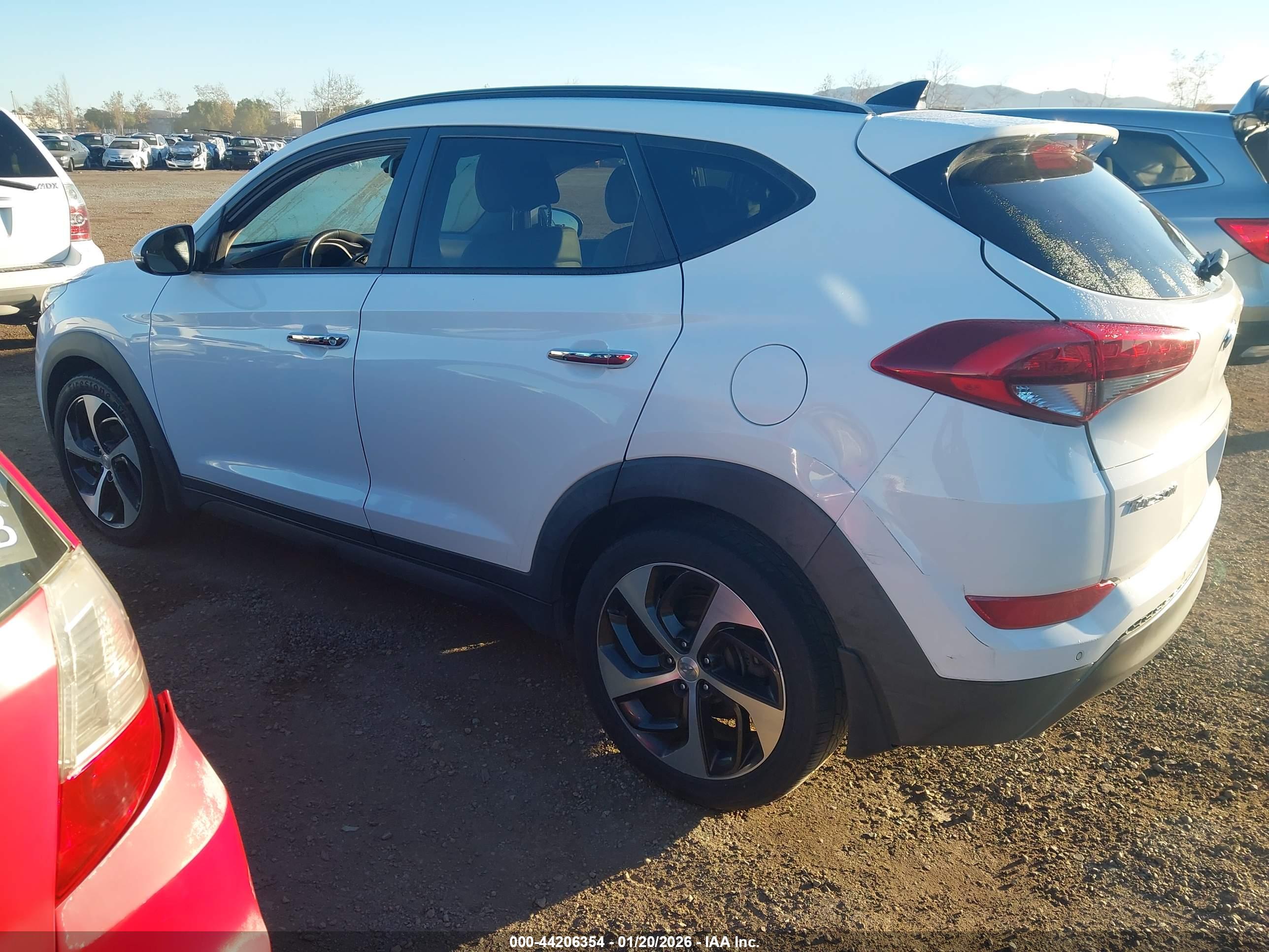 HYUNDAI TUCSON image 3