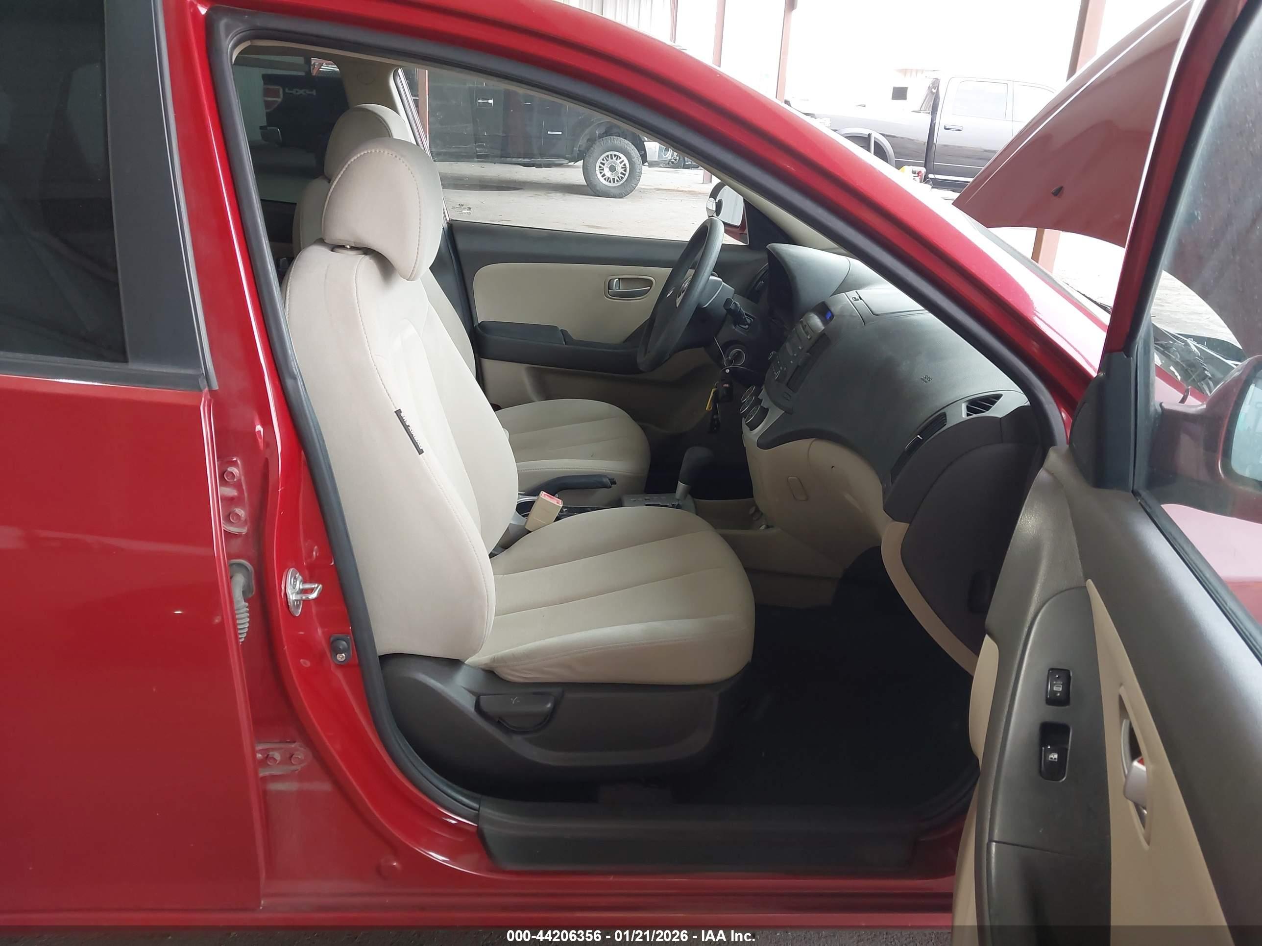 HYUNDAI ELANTRA image 5