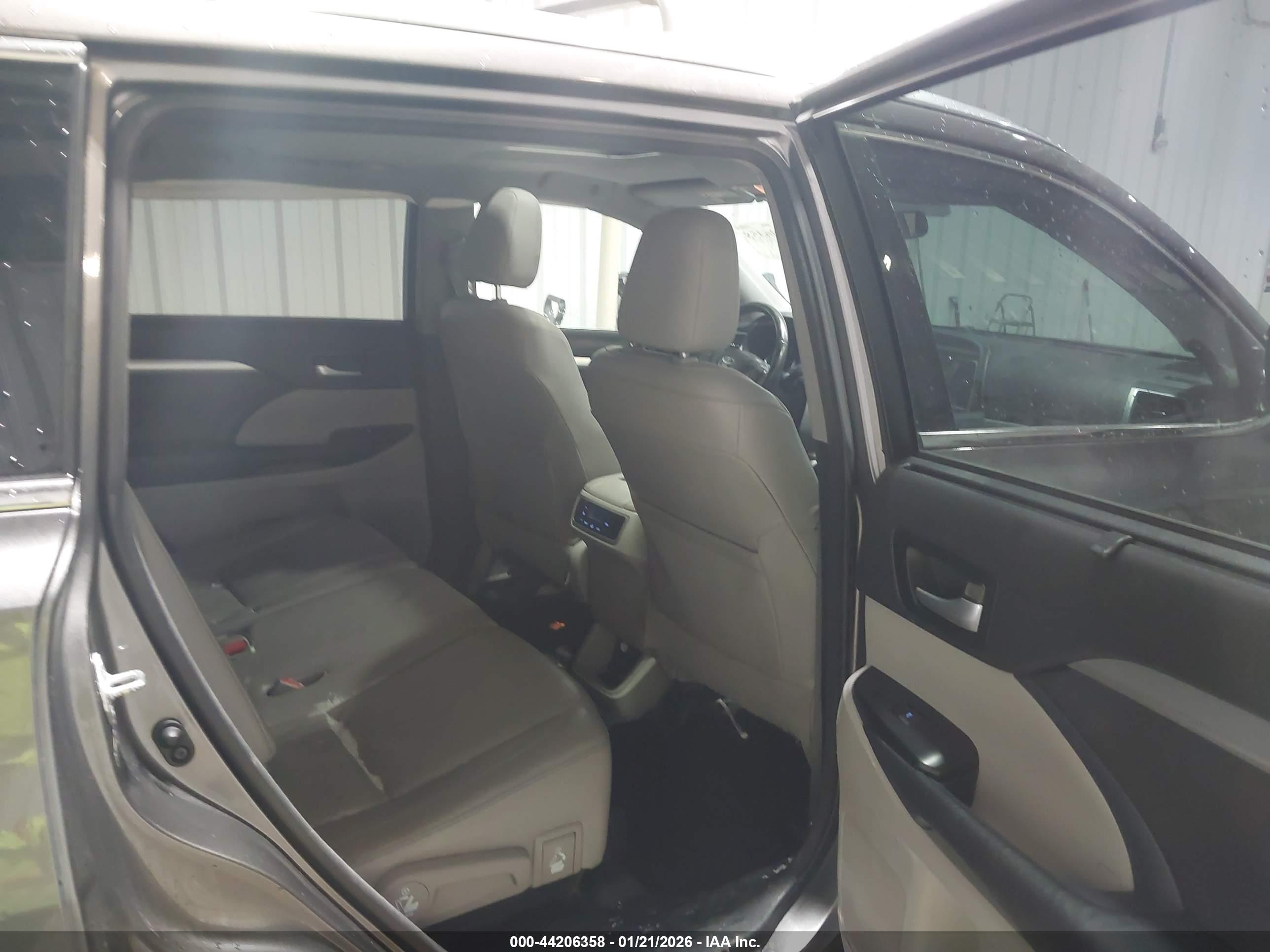 TOYOTA HIGHLANDER image 8