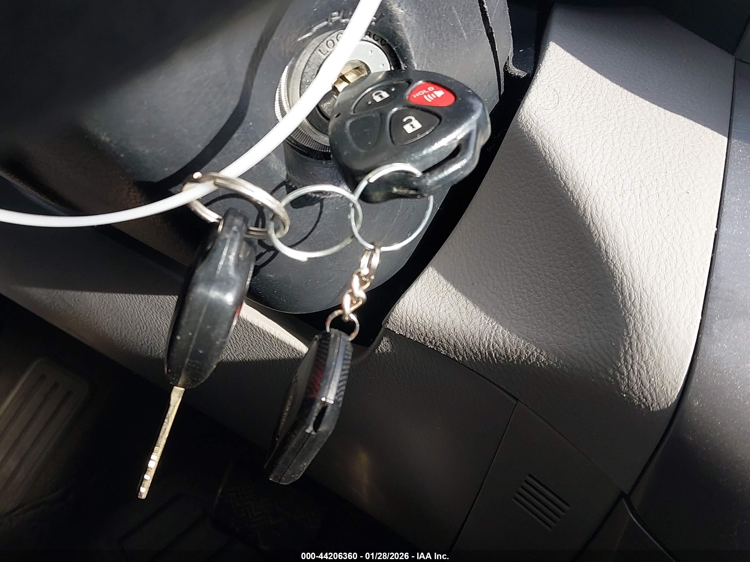 TOYOTA RAV4 image 11