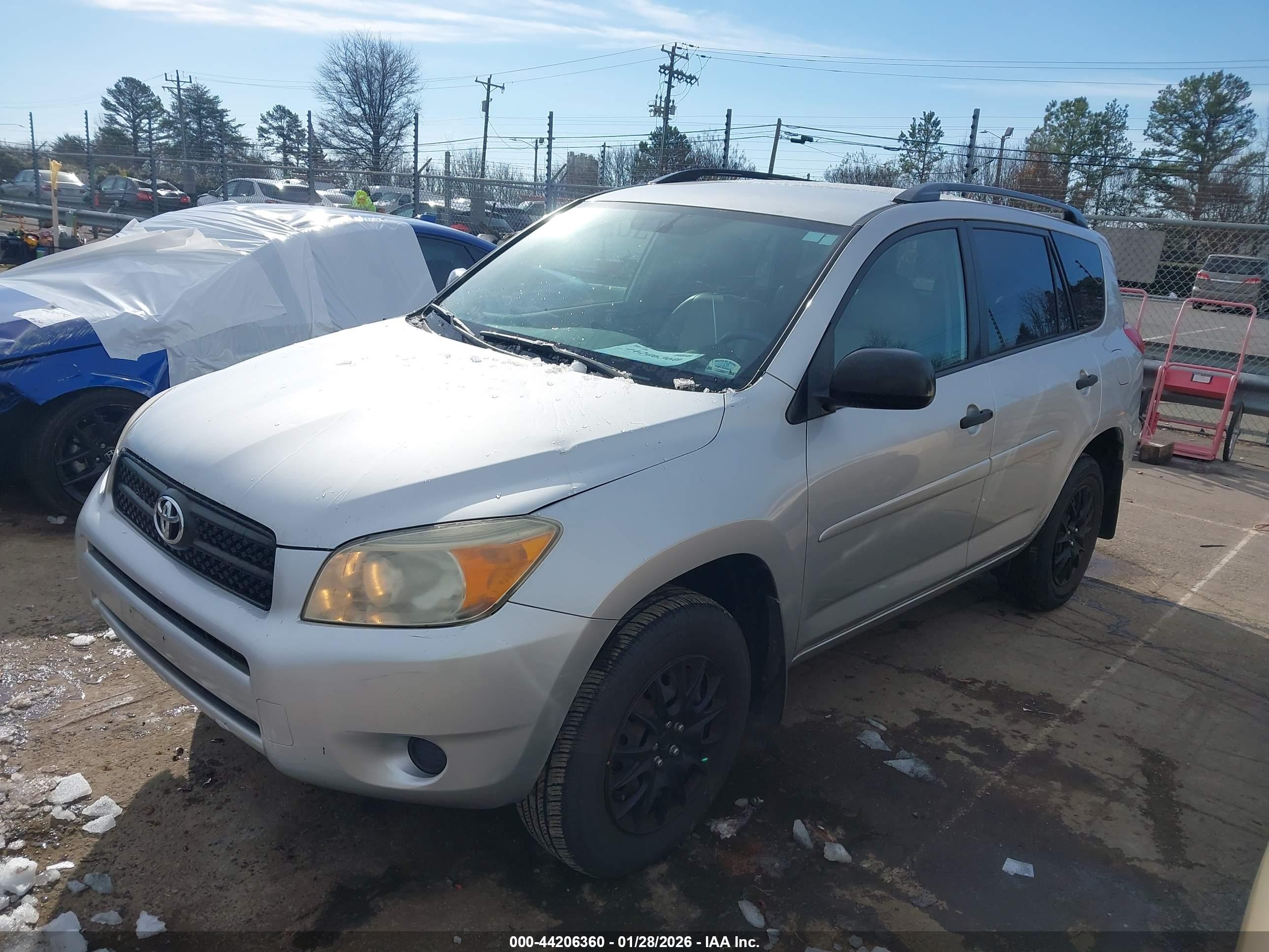 TOYOTA RAV4 image 2