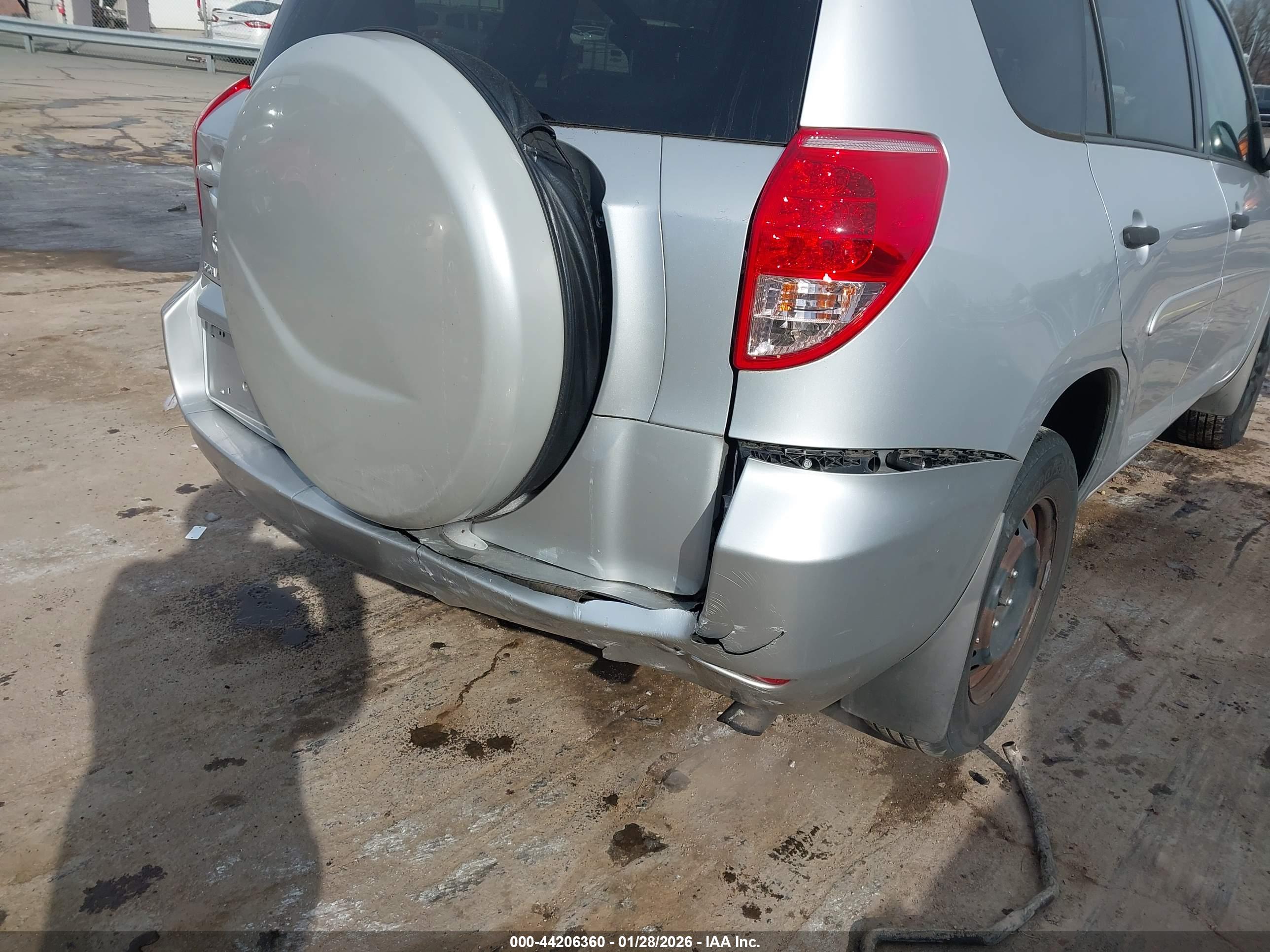 TOYOTA RAV4 image 6