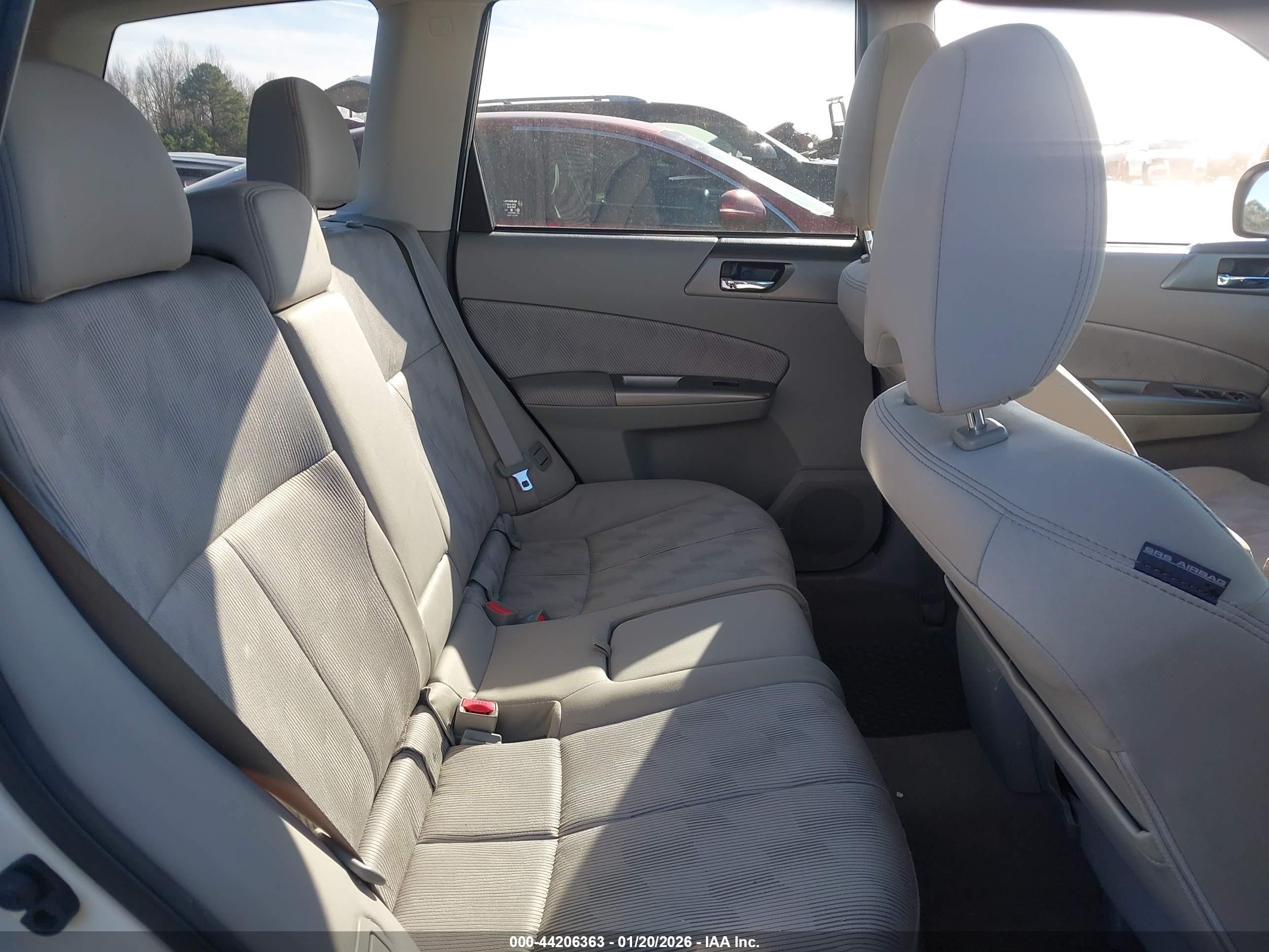 SUBARU FORESTER image 8