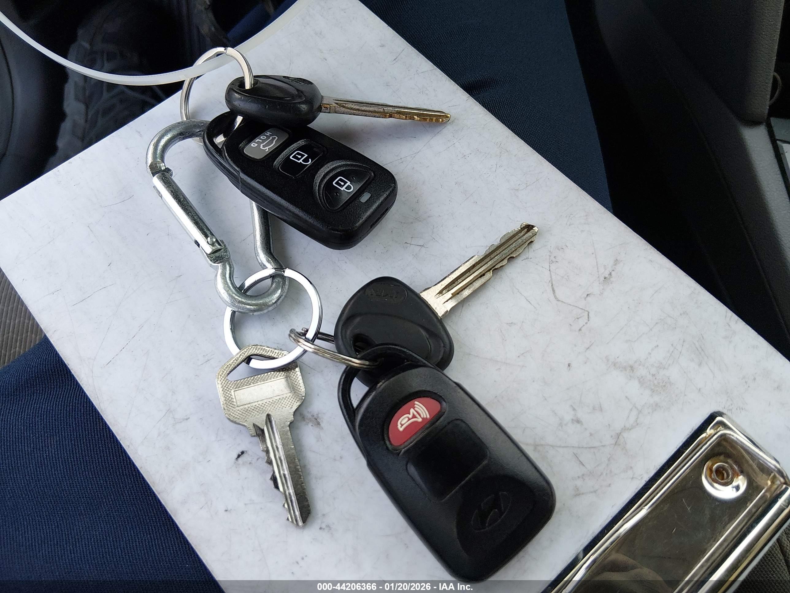 HYUNDAI ELANTRA image 11