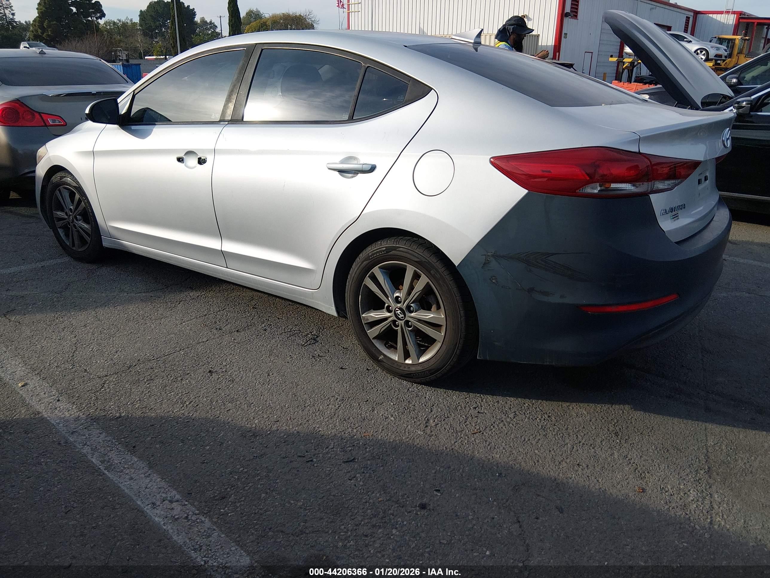 HYUNDAI ELANTRA image 3