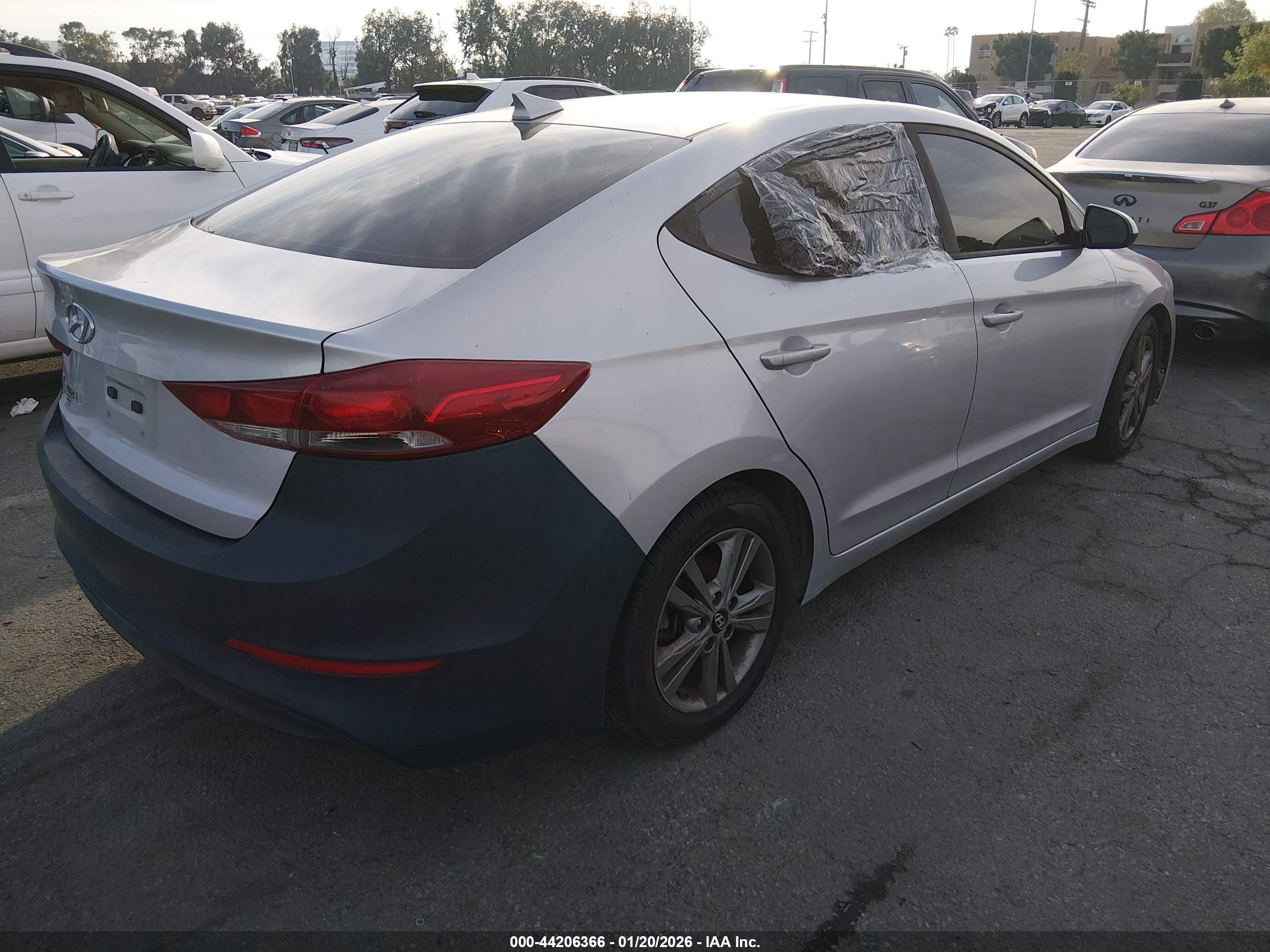 HYUNDAI ELANTRA image 4