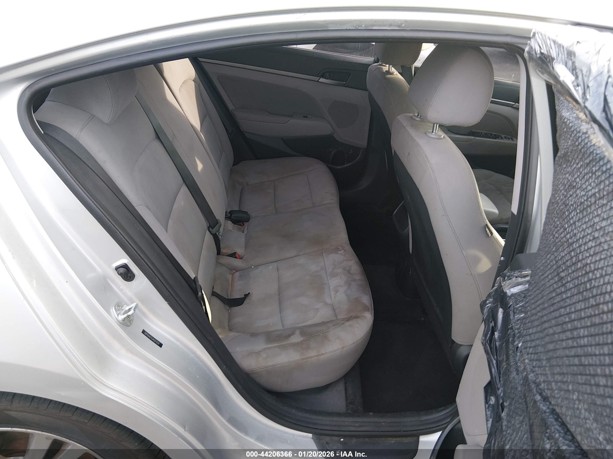 HYUNDAI ELANTRA image 8