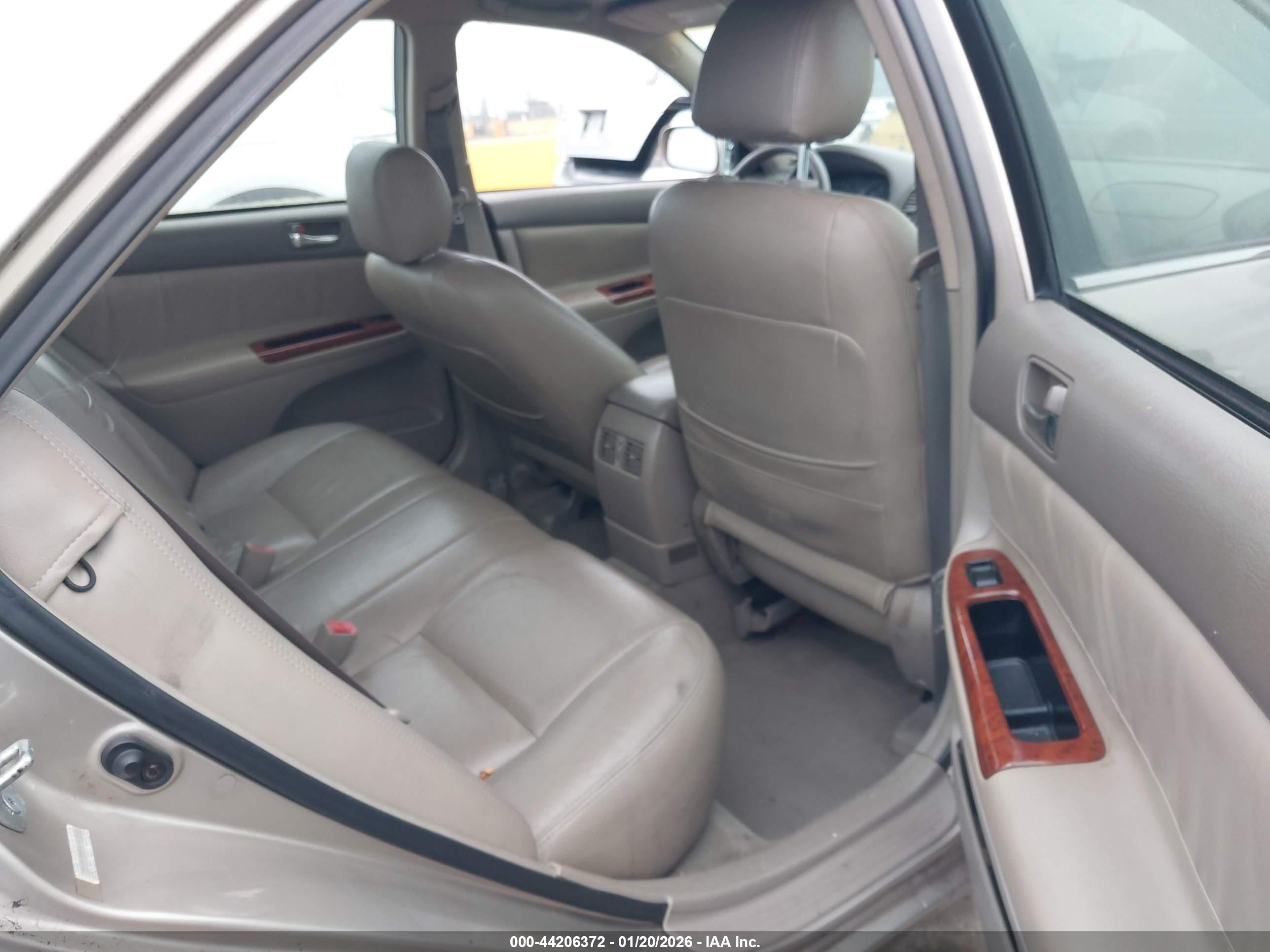 TOYOTA CAMRY image 8