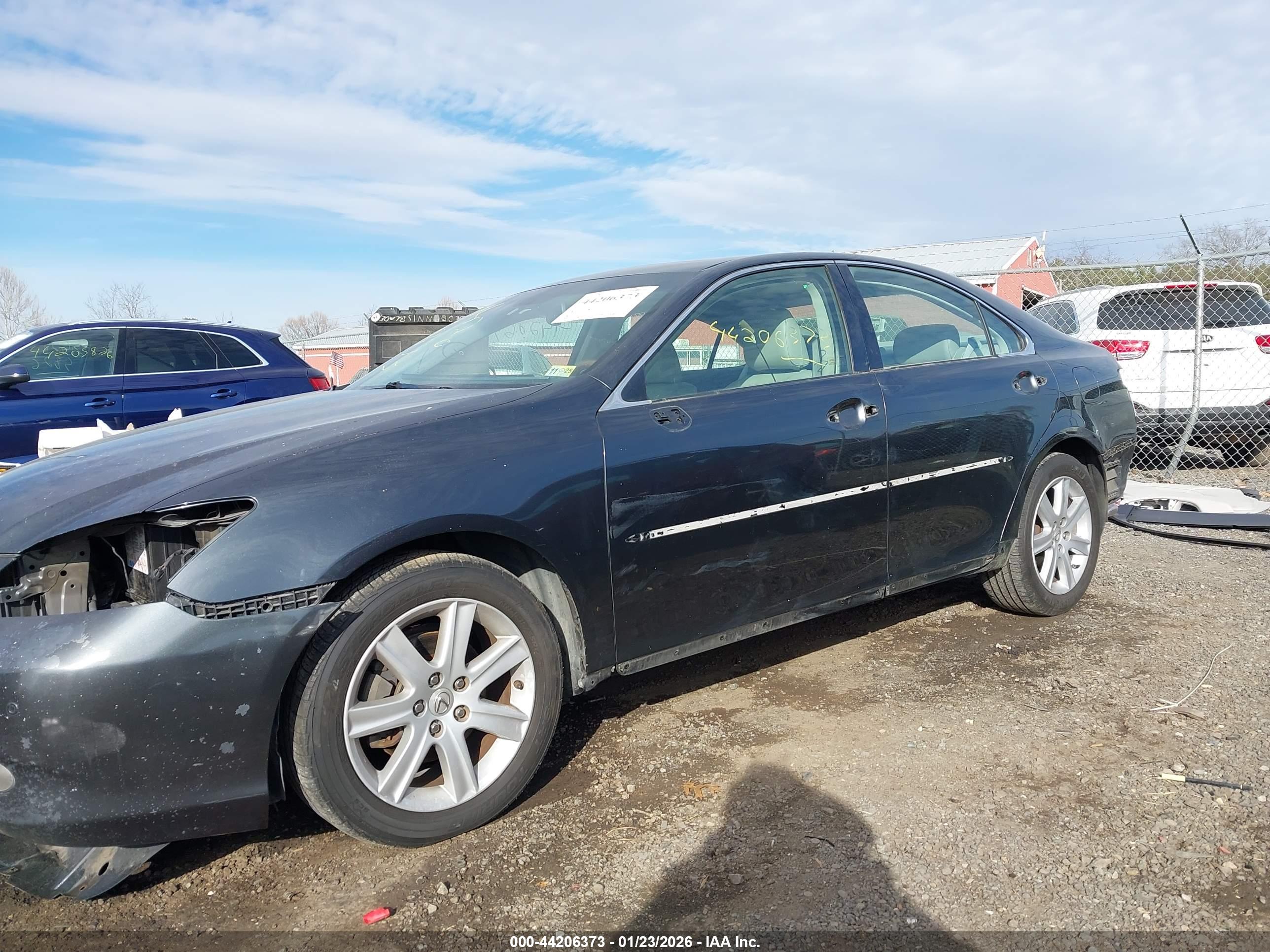 LEXUS ES image 6