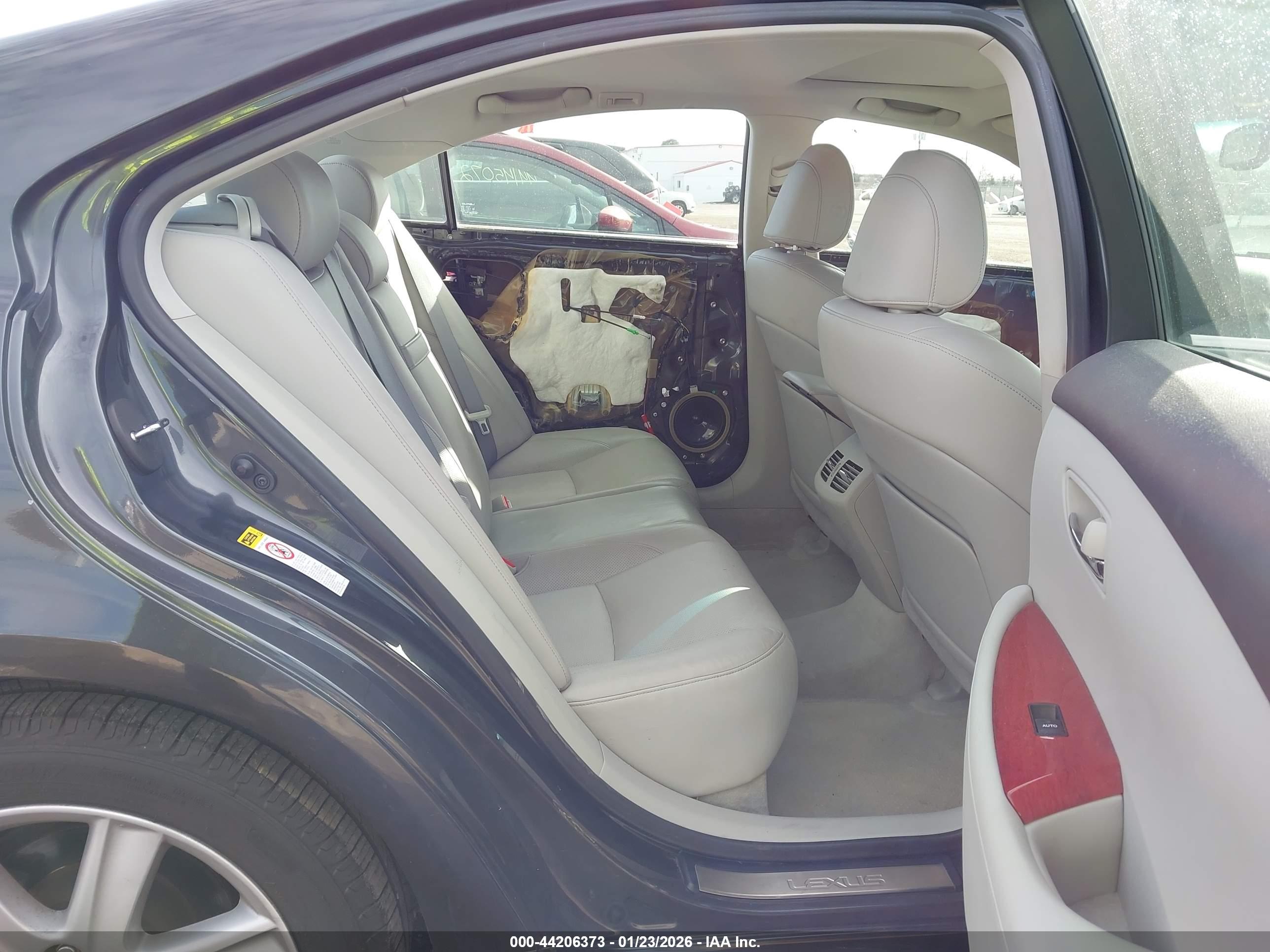 LEXUS ES image 8