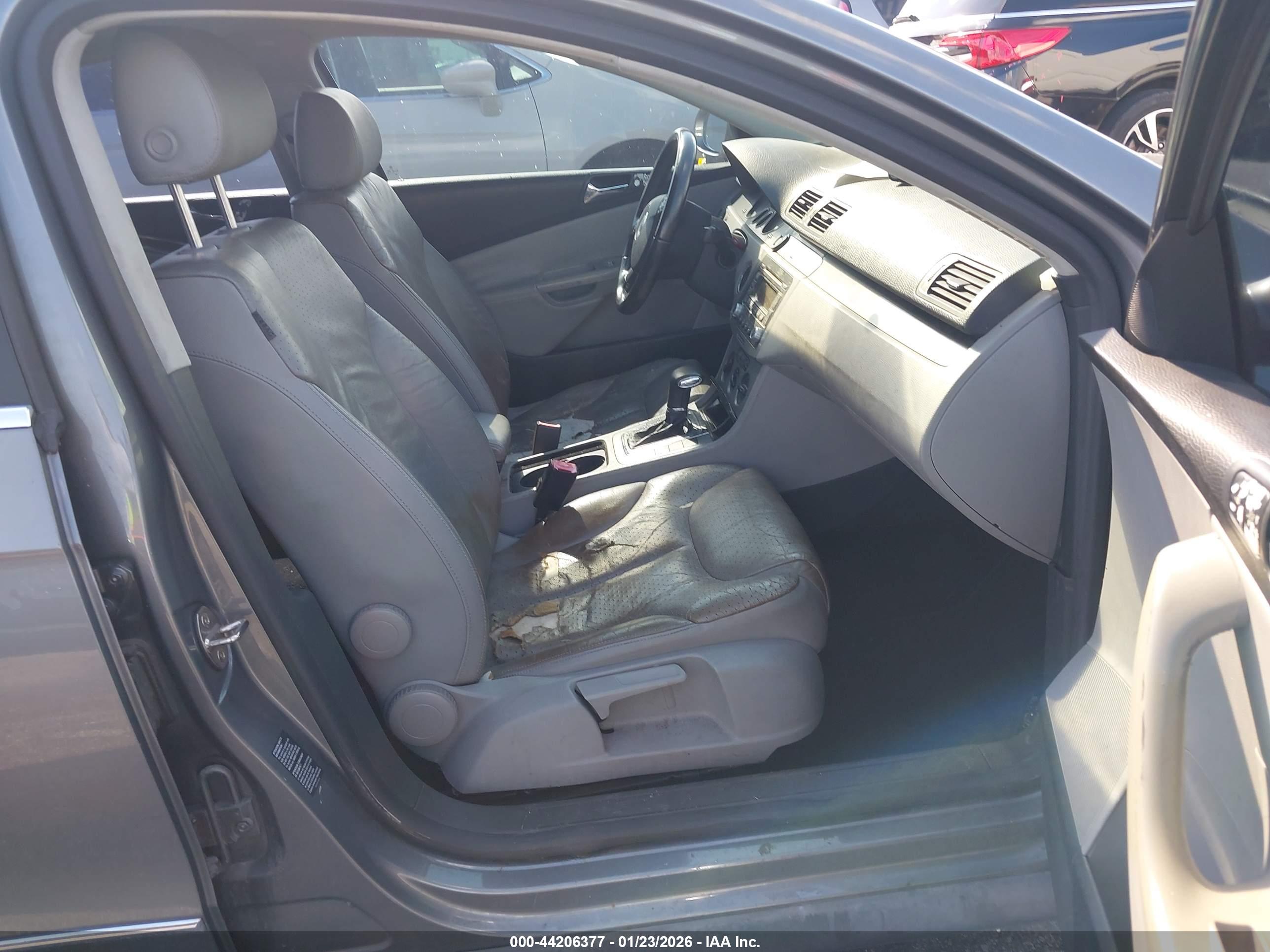 VOLKSWAGEN PASSAT image 5
