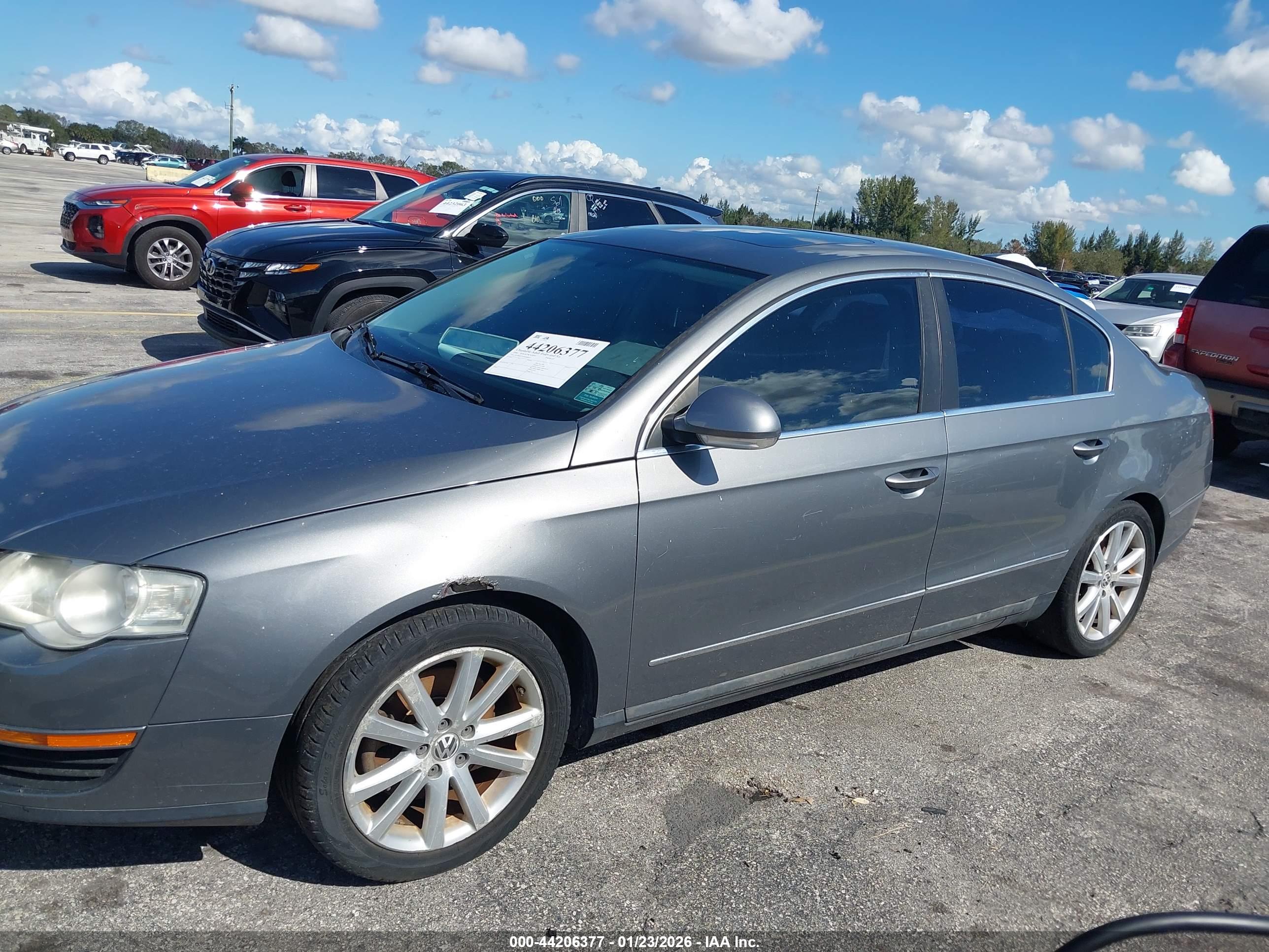 VOLKSWAGEN PASSAT image 6