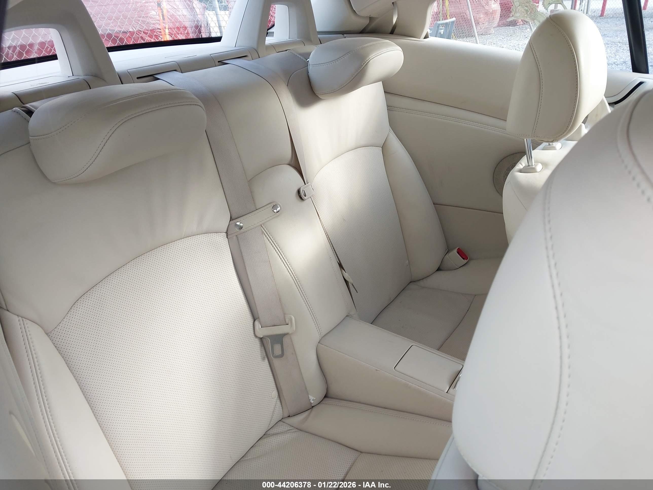 LEXUS IS image 8