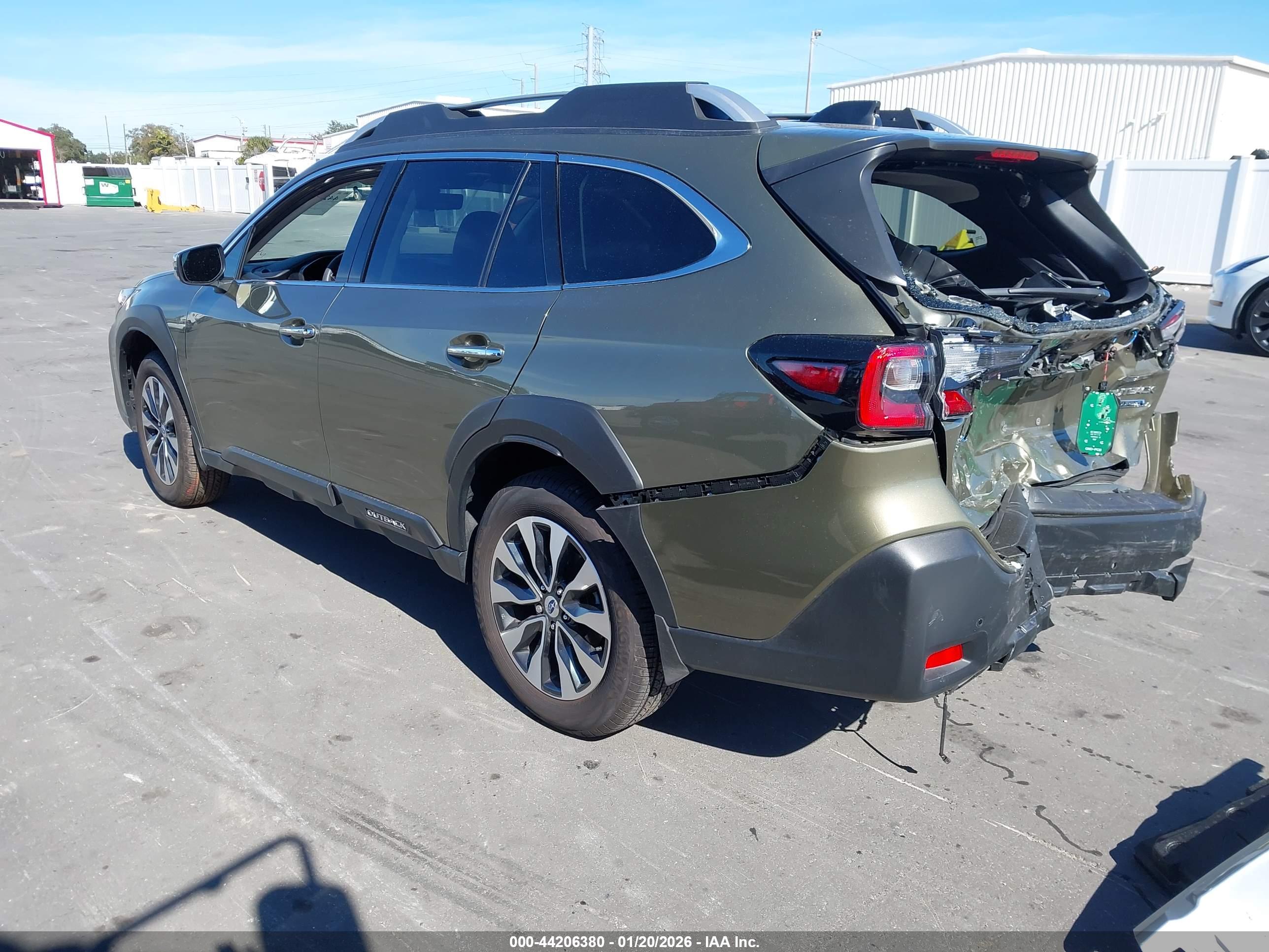SUBARU OUTBACK image 3