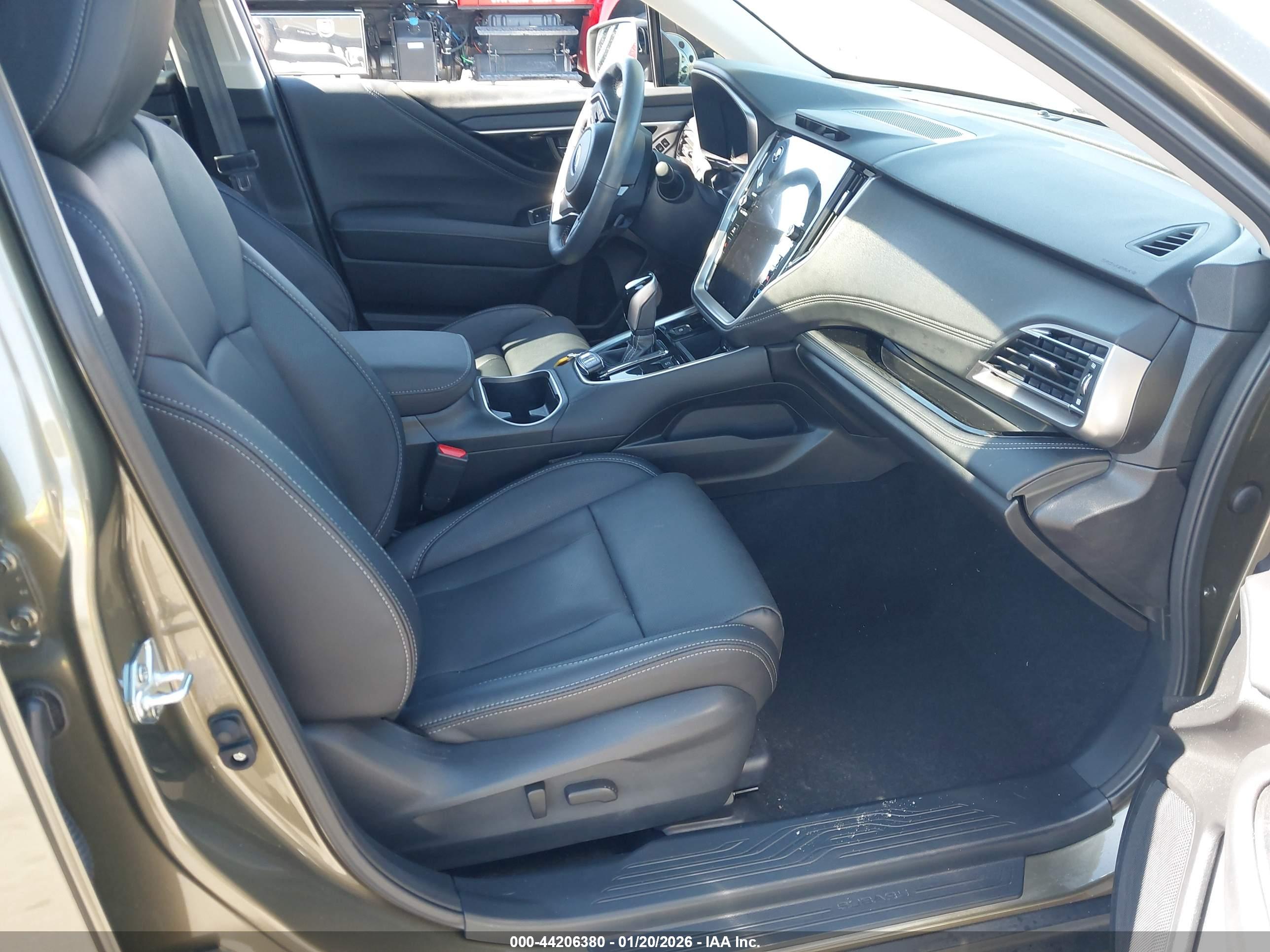 SUBARU OUTBACK image 5