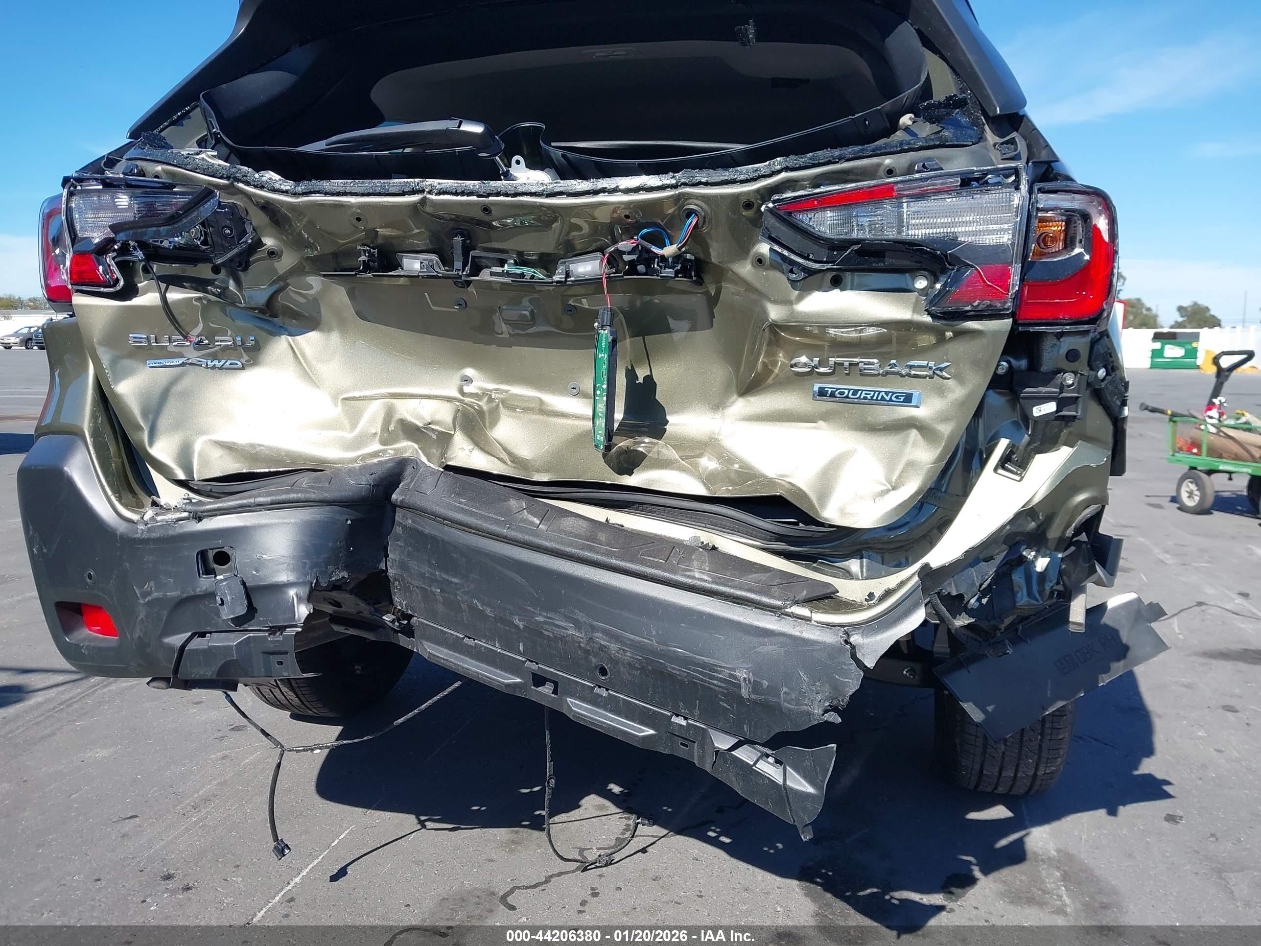 SUBARU OUTBACK image 6