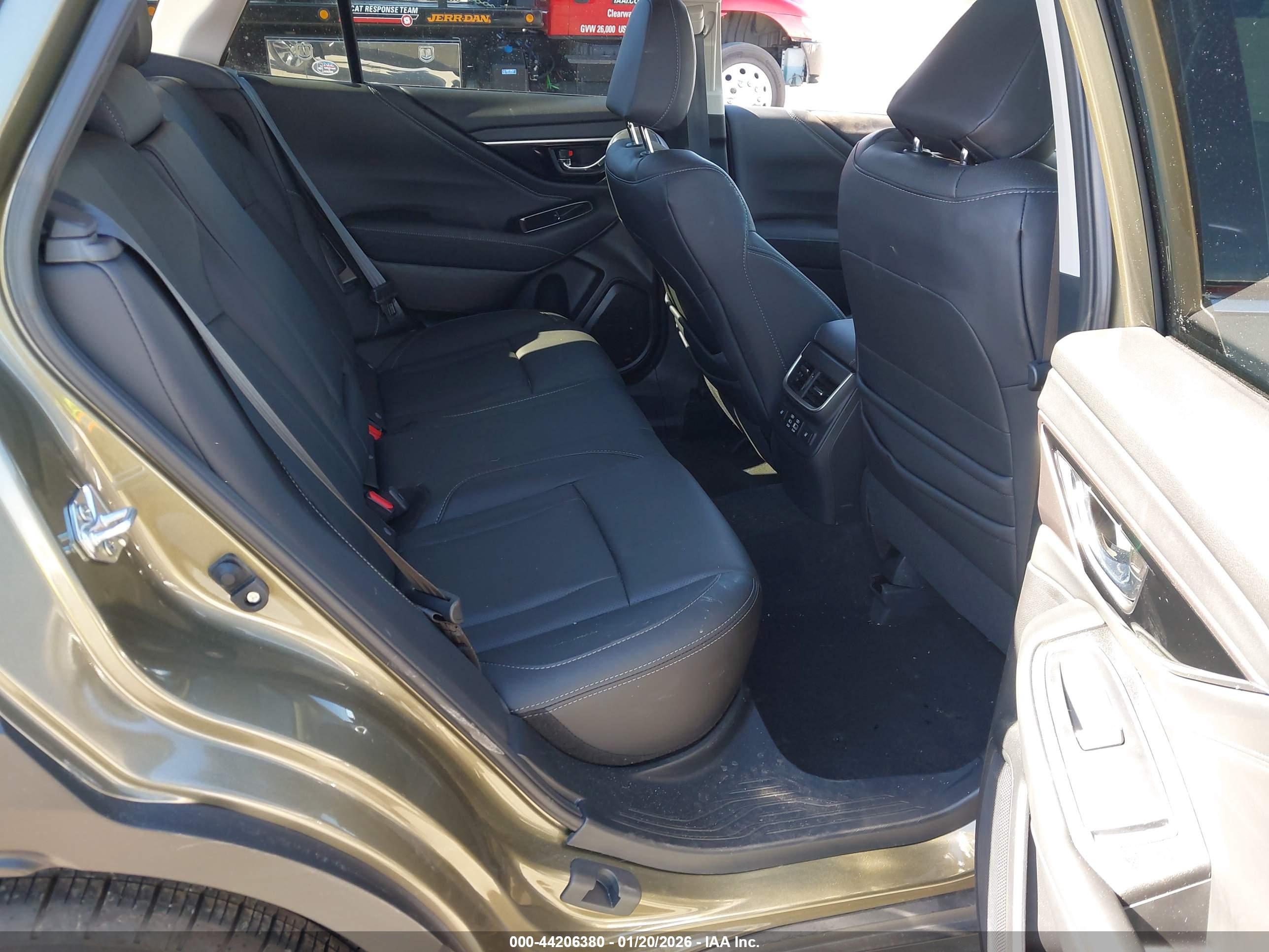 SUBARU OUTBACK image 8