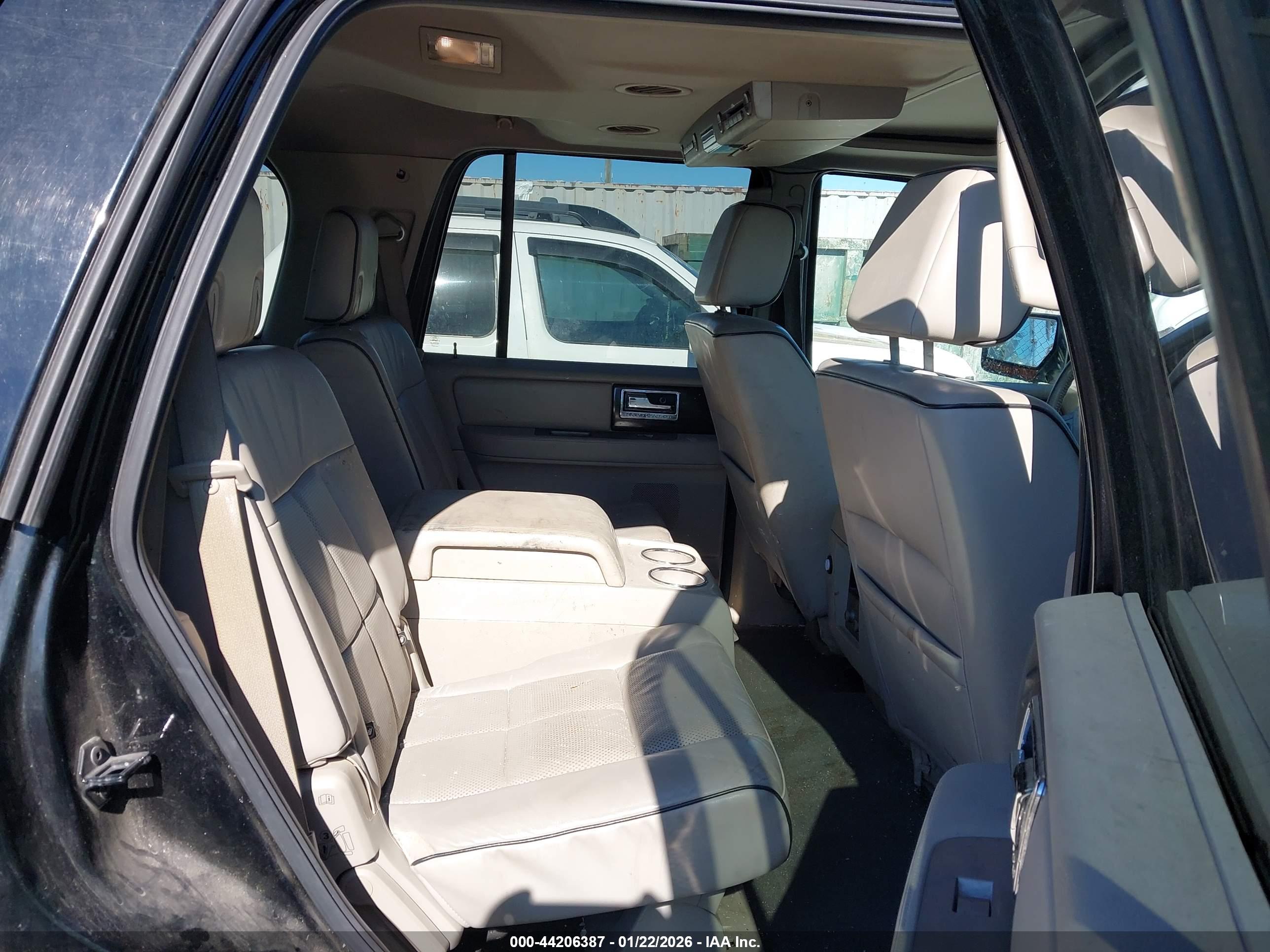 LINCOLN NAVIGATOR image 8
