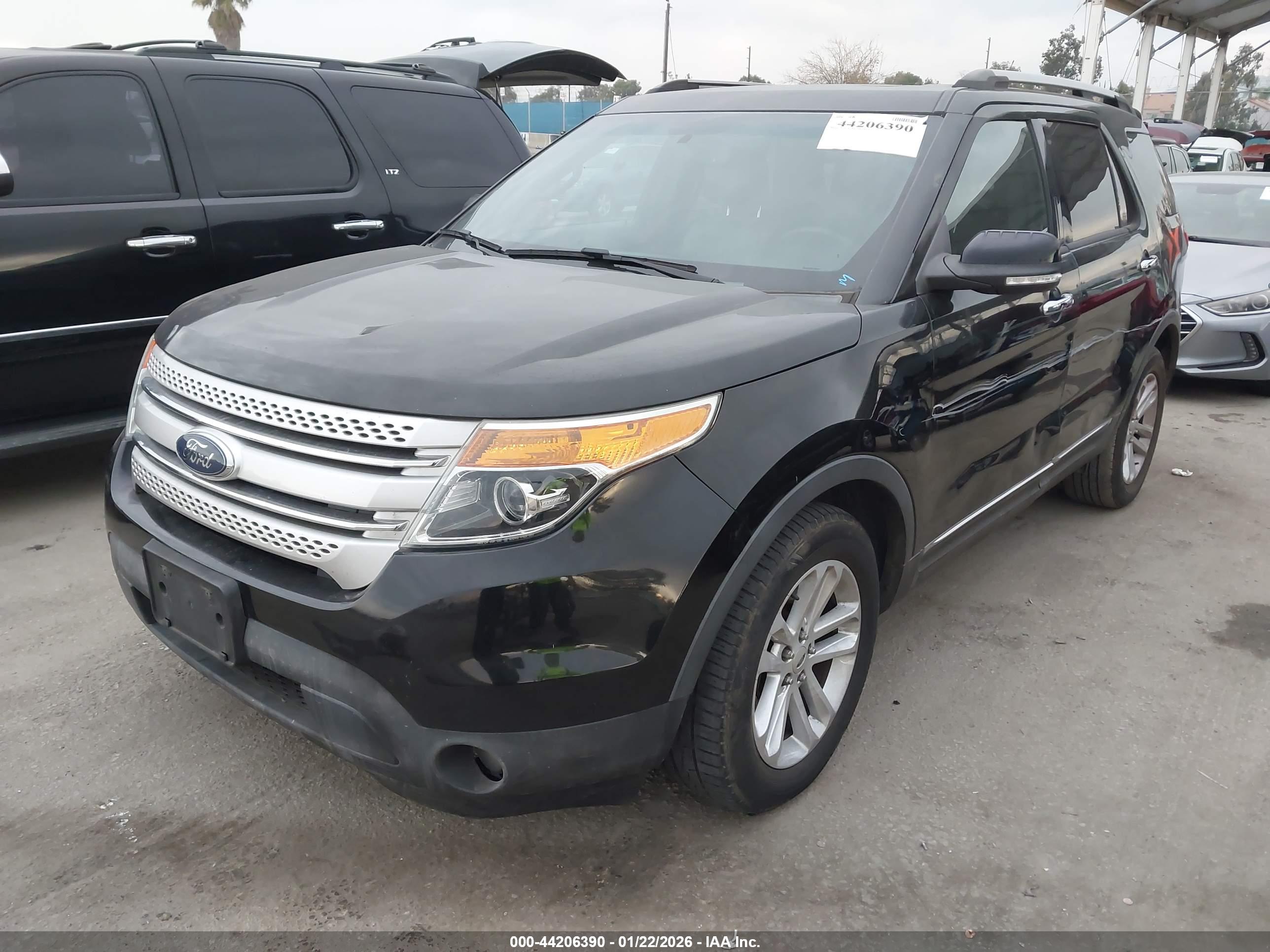 FORD EXPLORER image 2