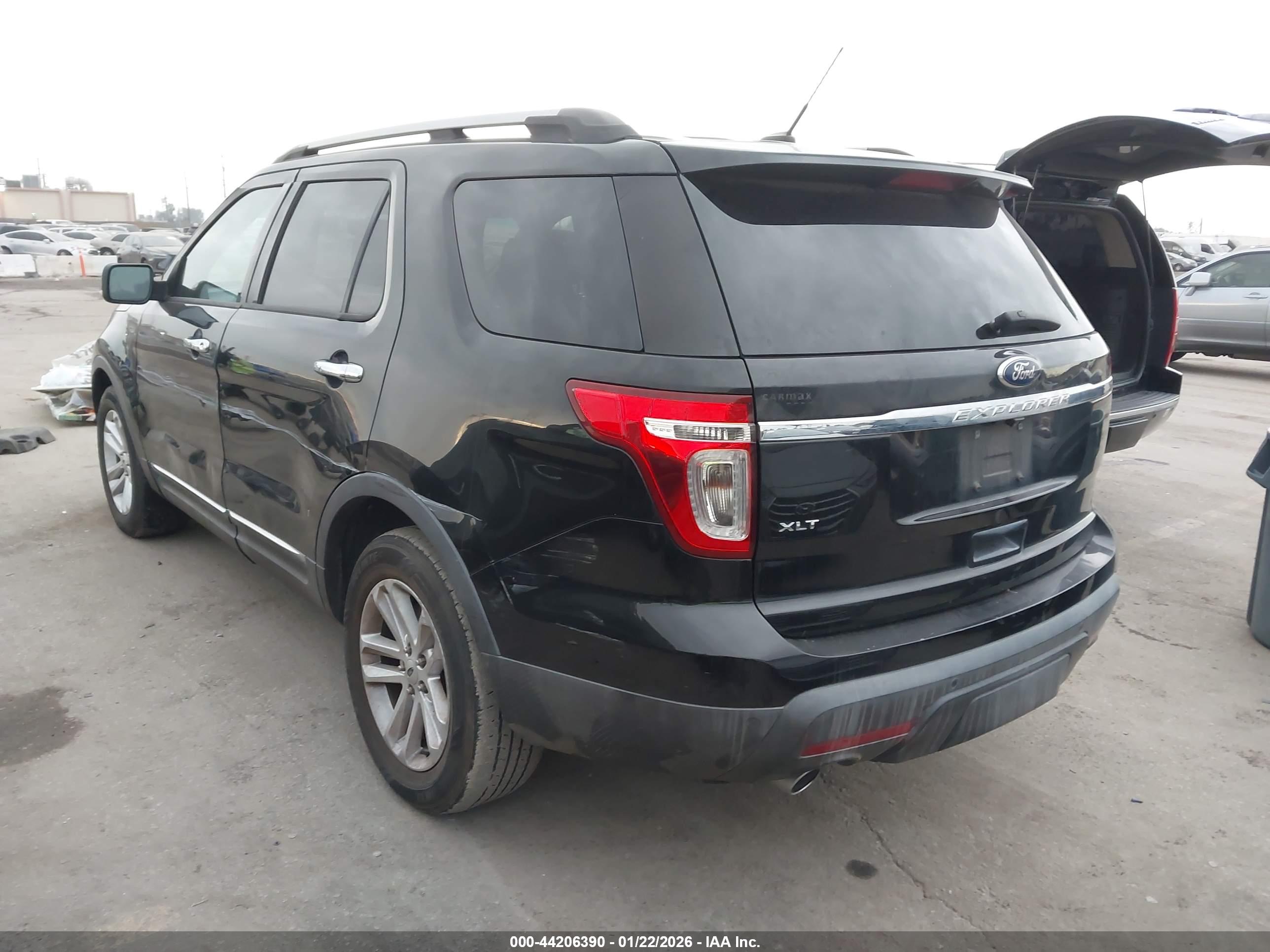 FORD EXPLORER image 3