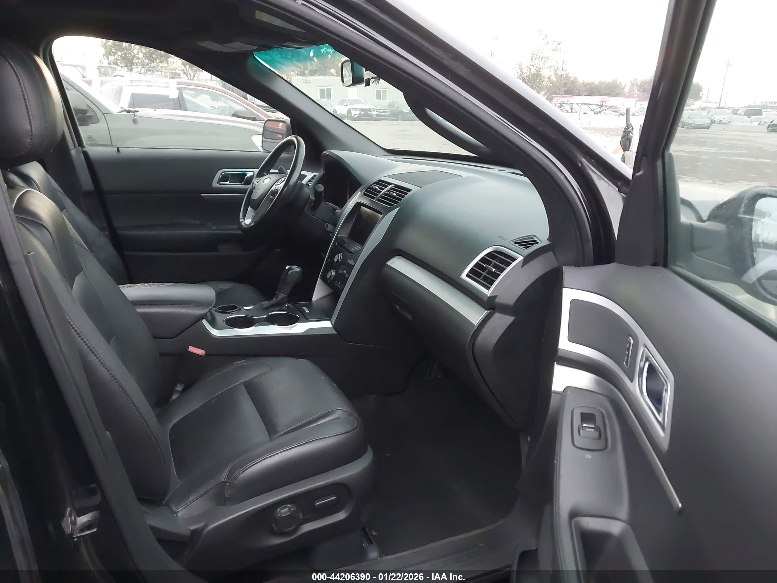 FORD EXPLORER image 5