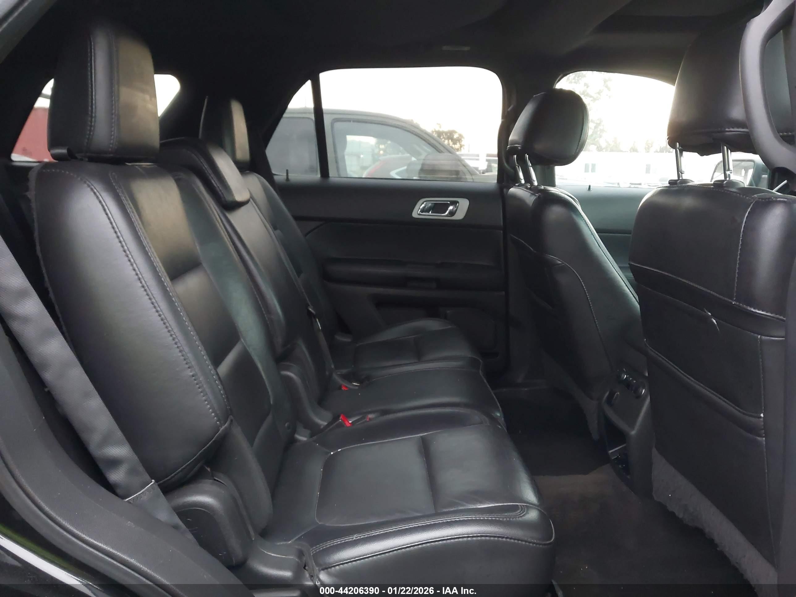 FORD EXPLORER image 8