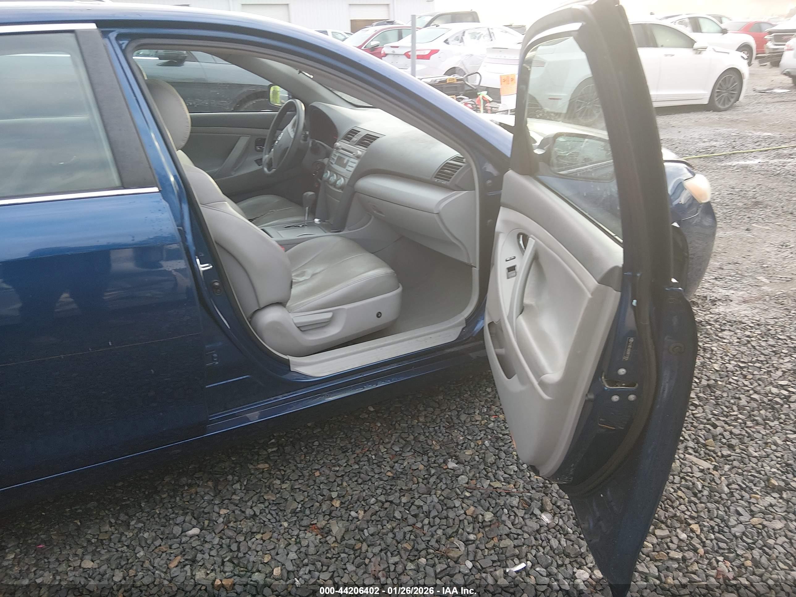 TOYOTA CAMRY image 5