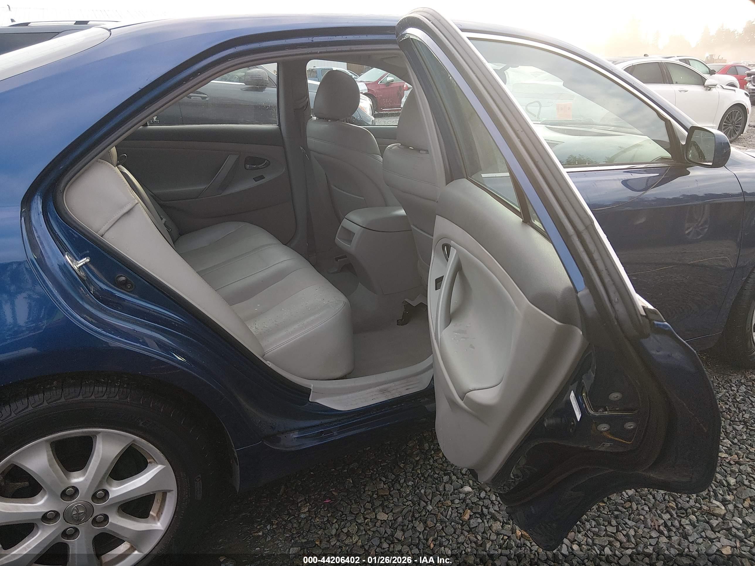TOYOTA CAMRY image 8
