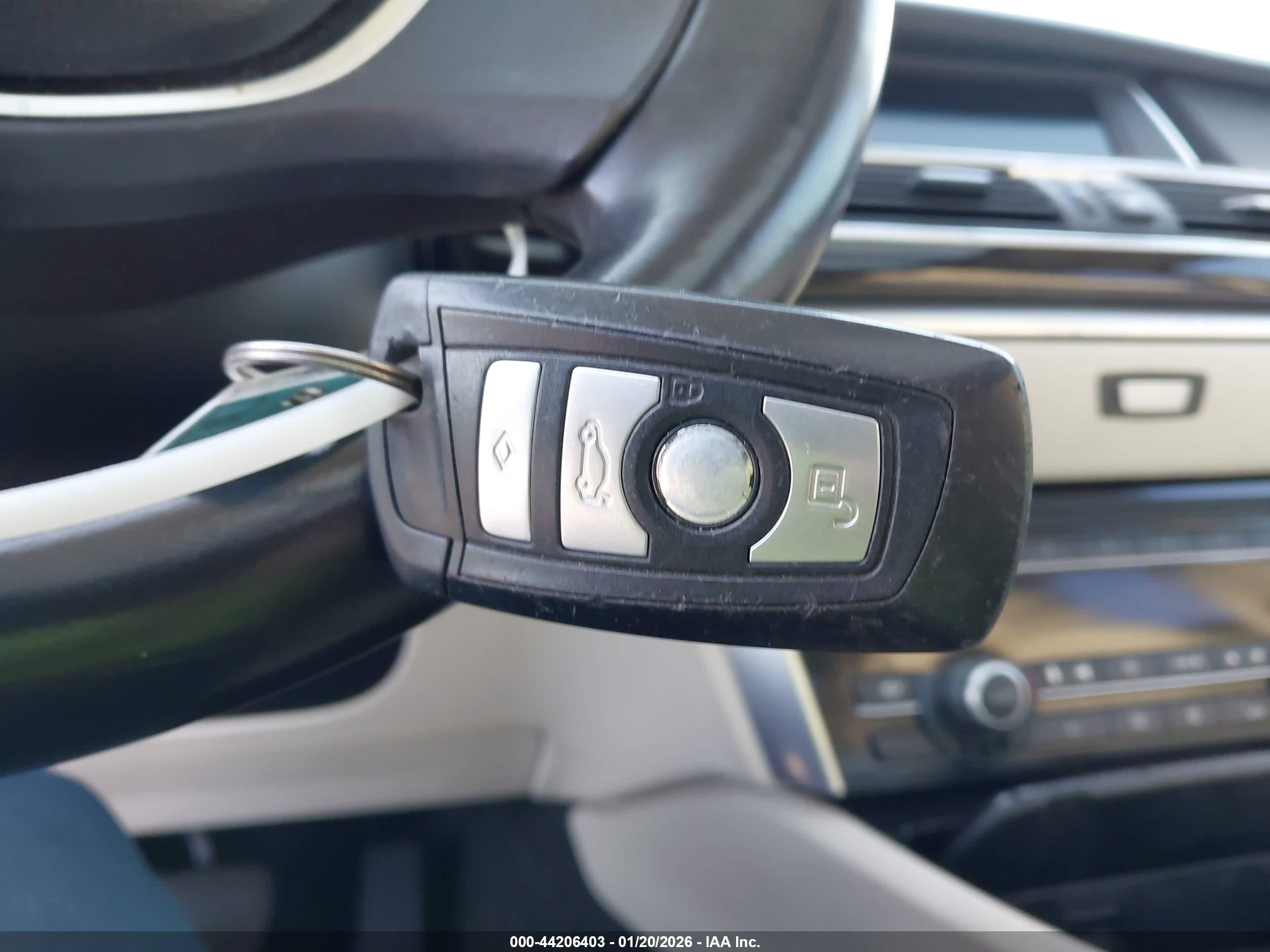 BMW 550I image 11