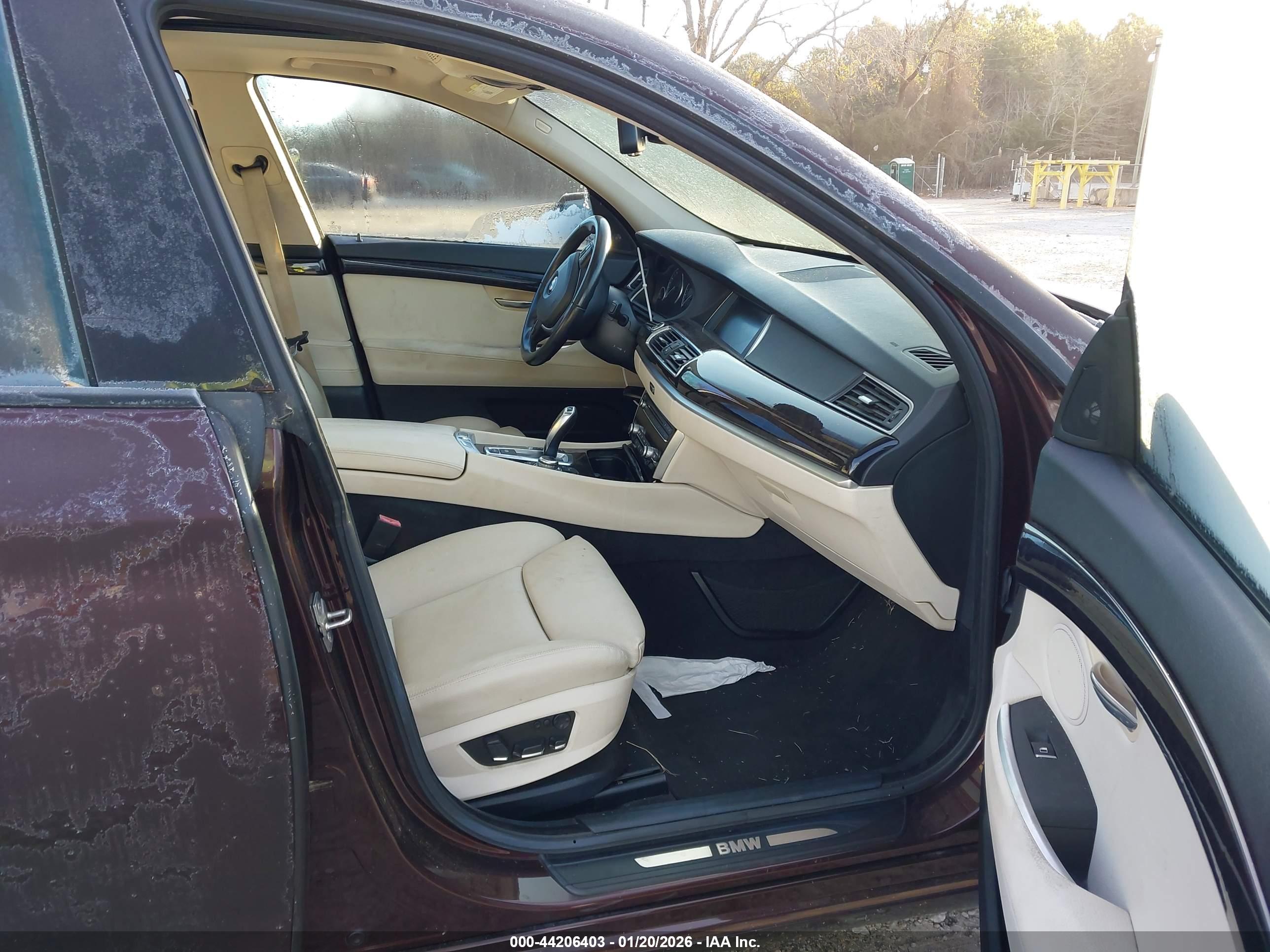 BMW 550I image 5