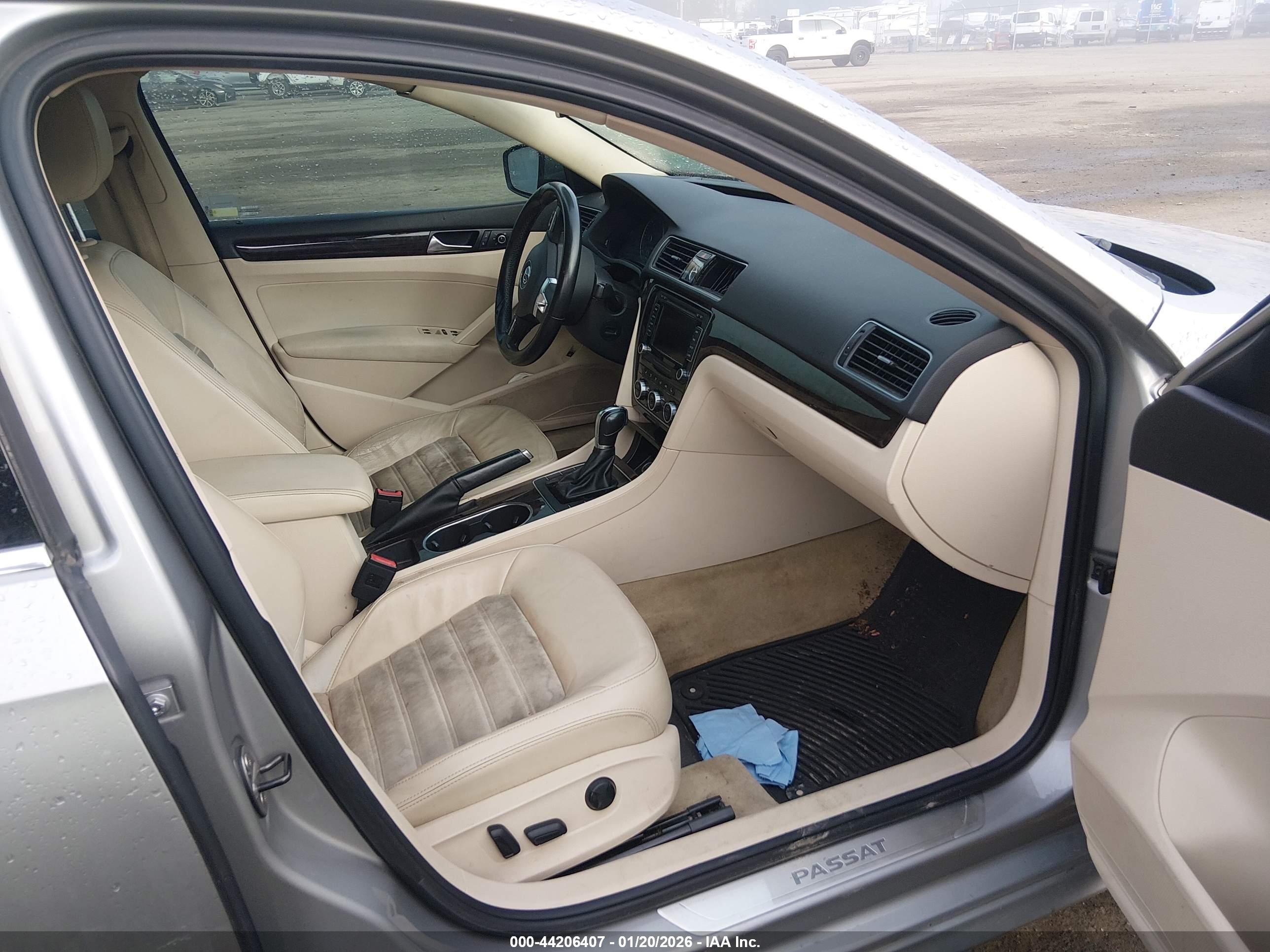 VOLKSWAGEN PASSAT image 5
