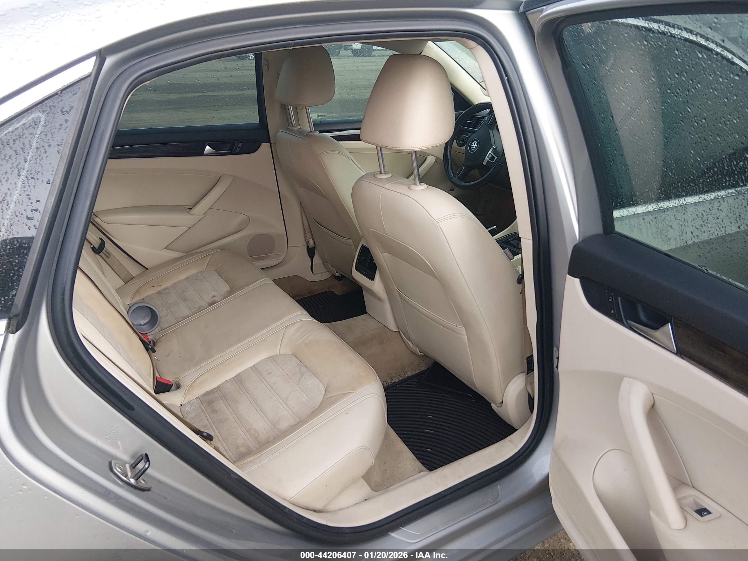 VOLKSWAGEN PASSAT image 8