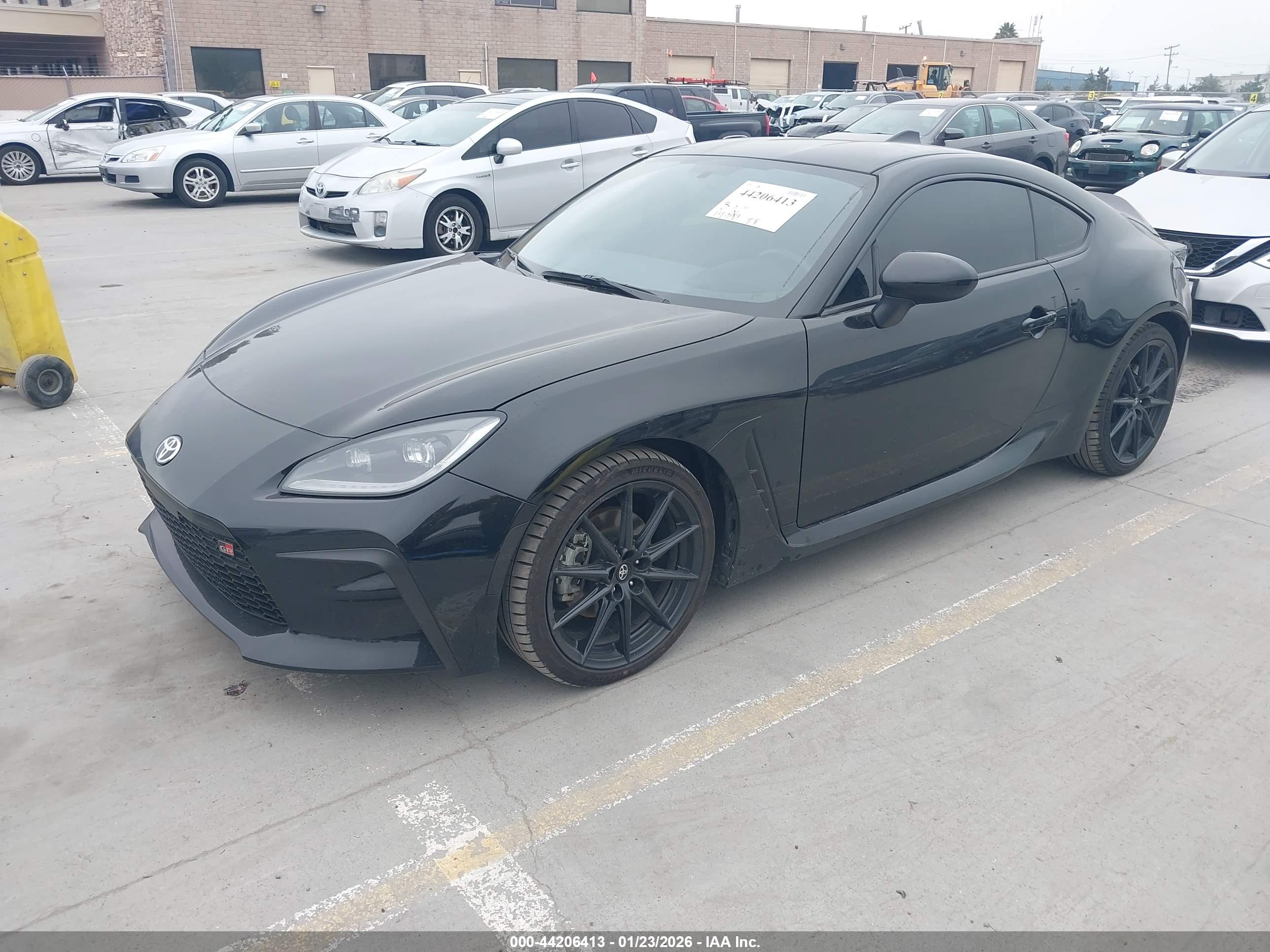 TOYOTA GR86 image 2