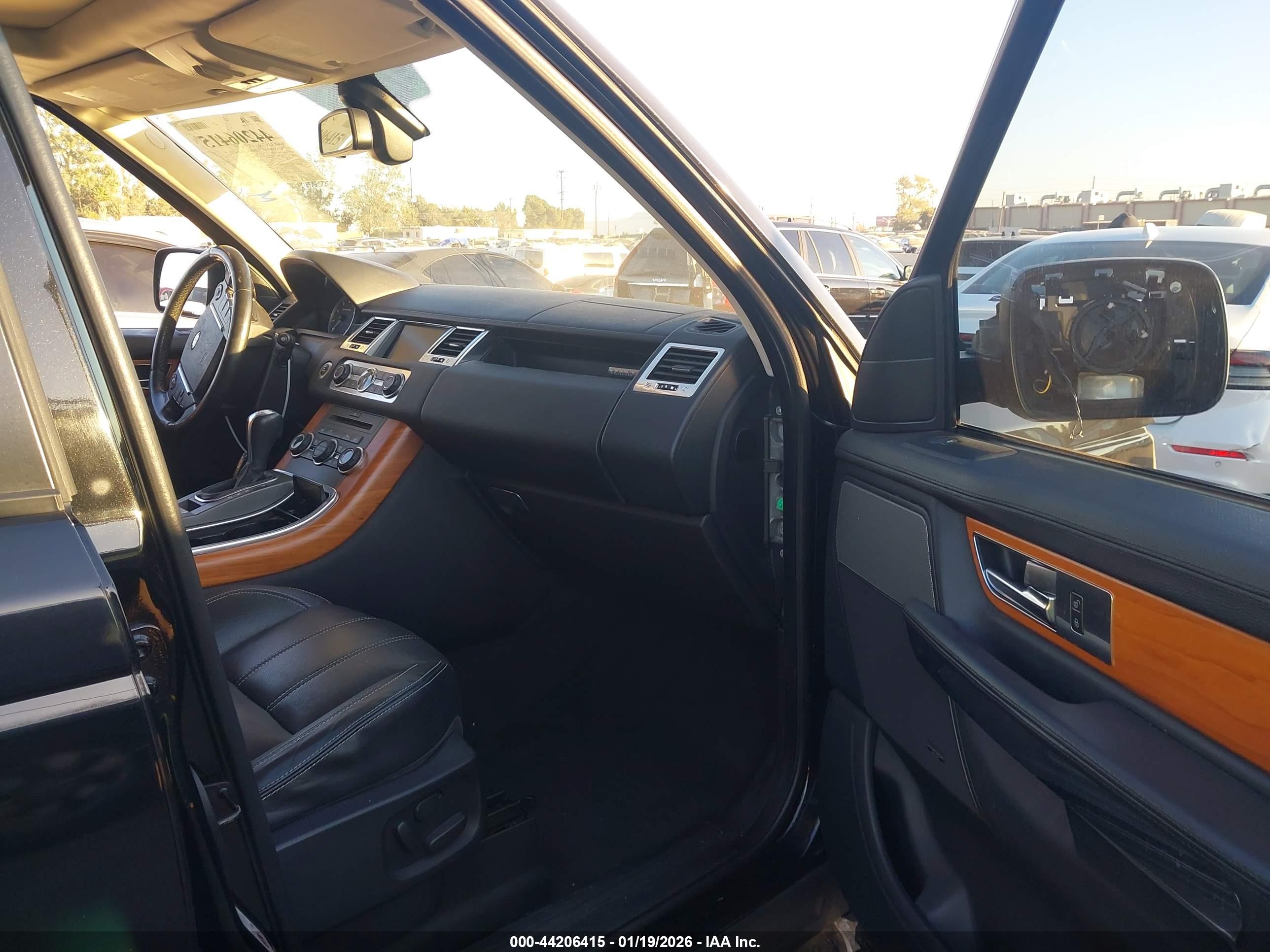 LAND ROVER image 5