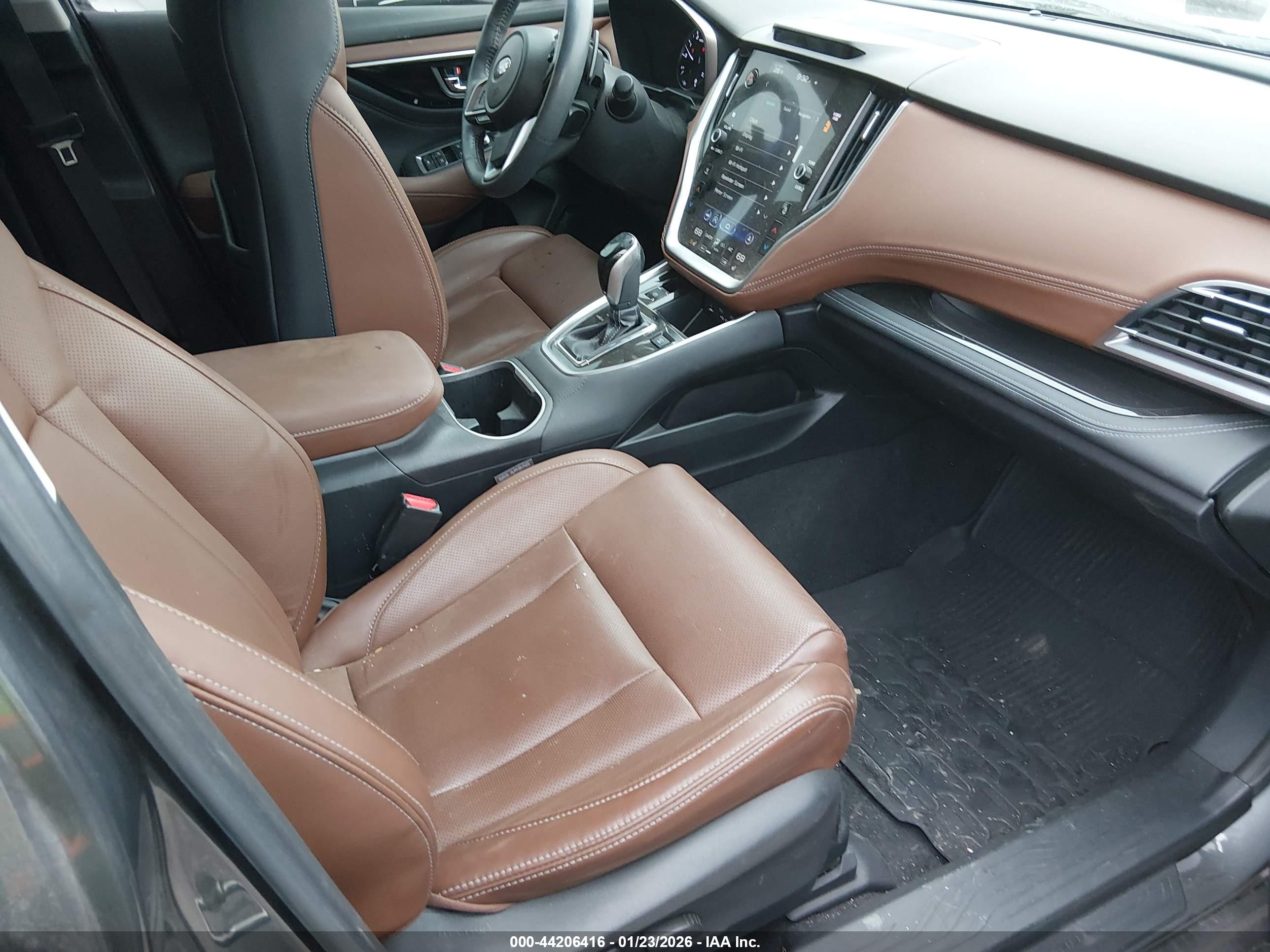 SUBARU OUTBACK image 5