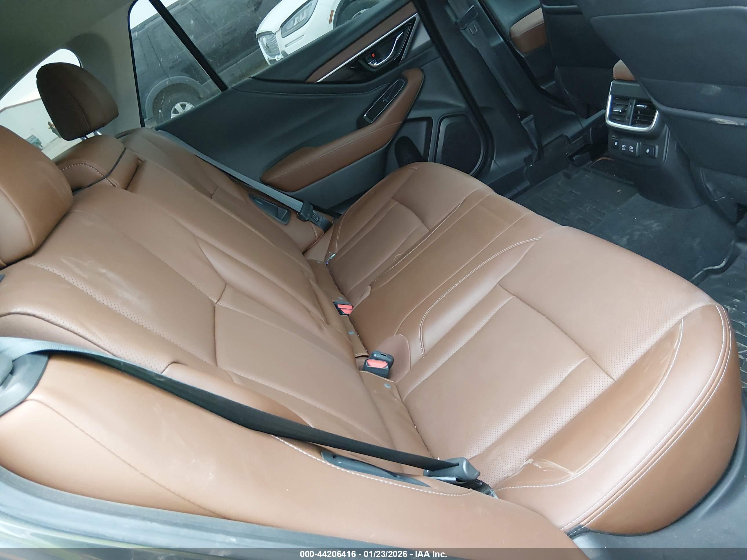 SUBARU OUTBACK image 8