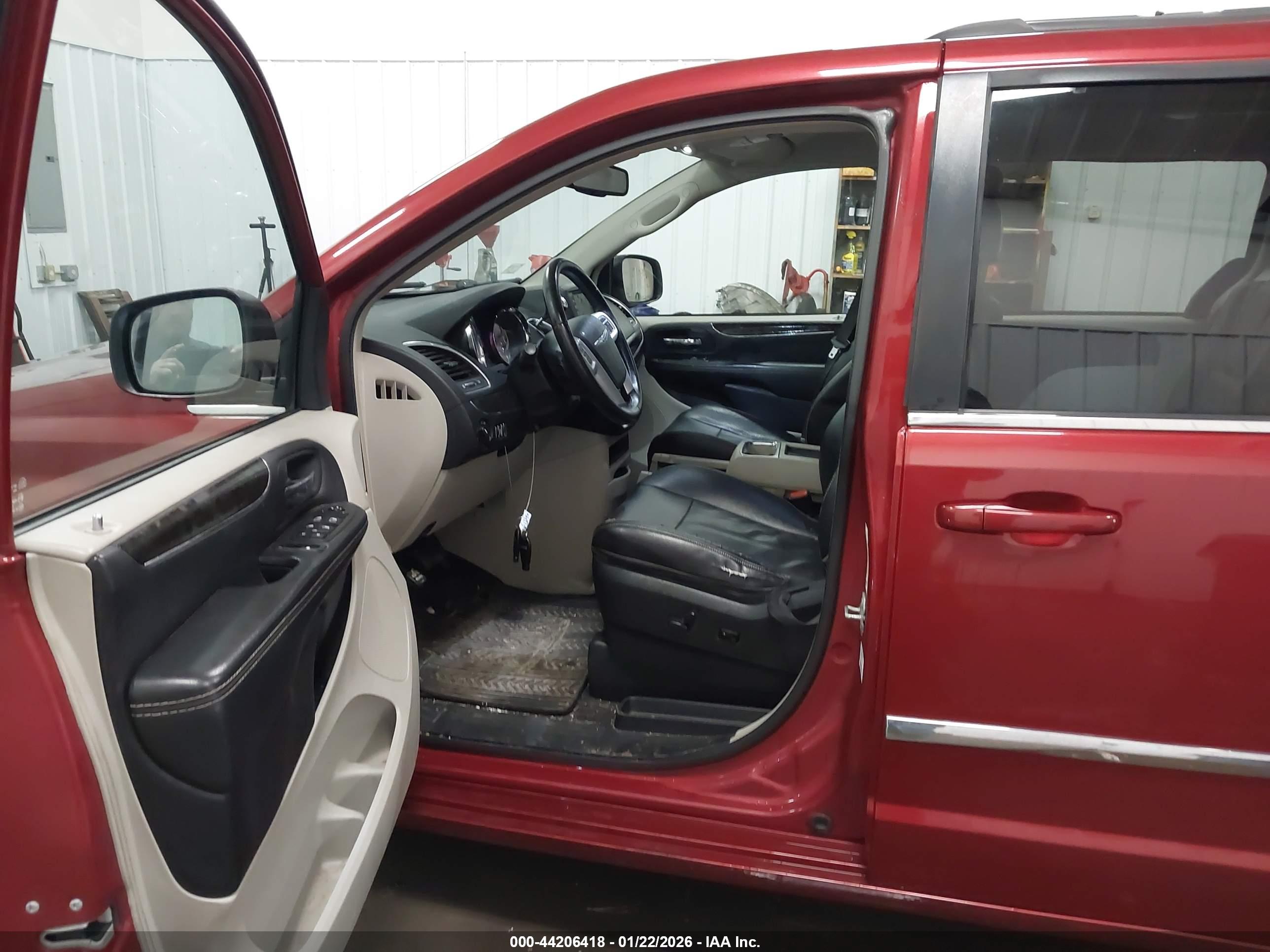 CHRYSLER TOWN image 5