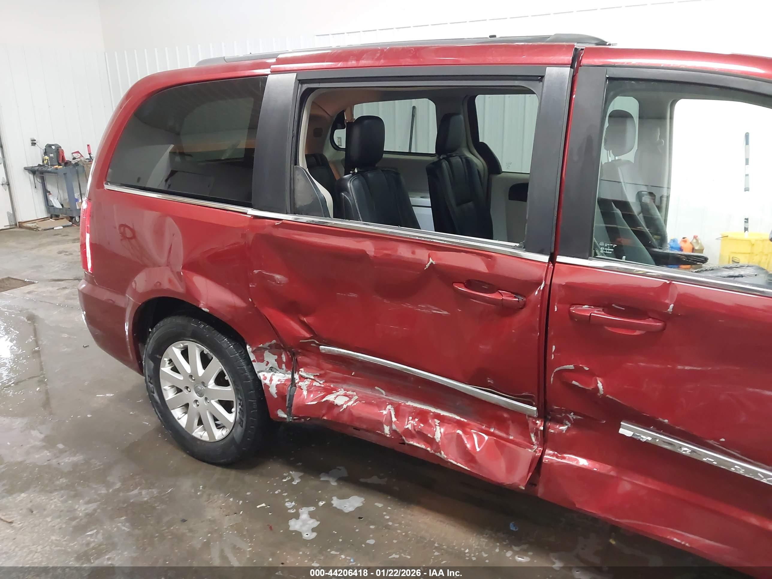 CHRYSLER TOWN image 6