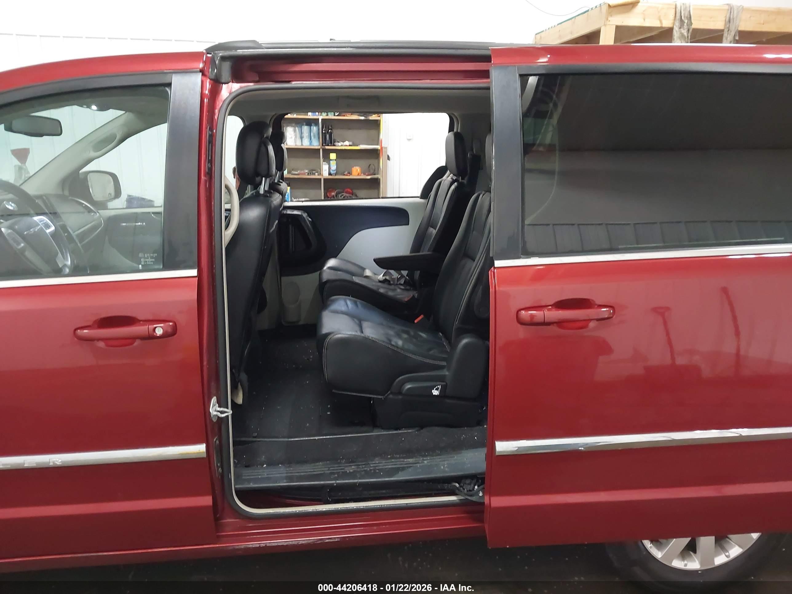 CHRYSLER TOWN image 8