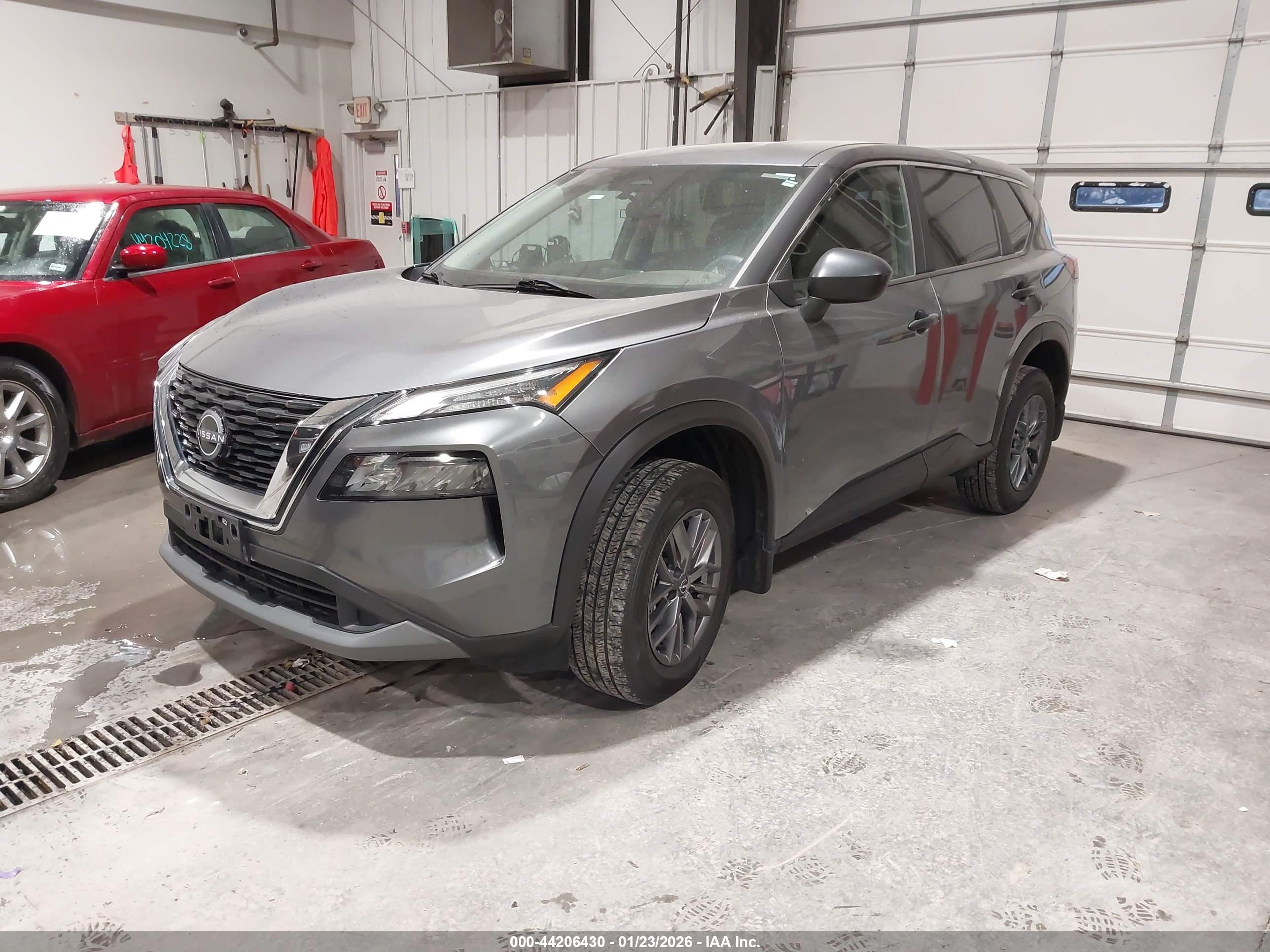NISSAN ROGUE image 2