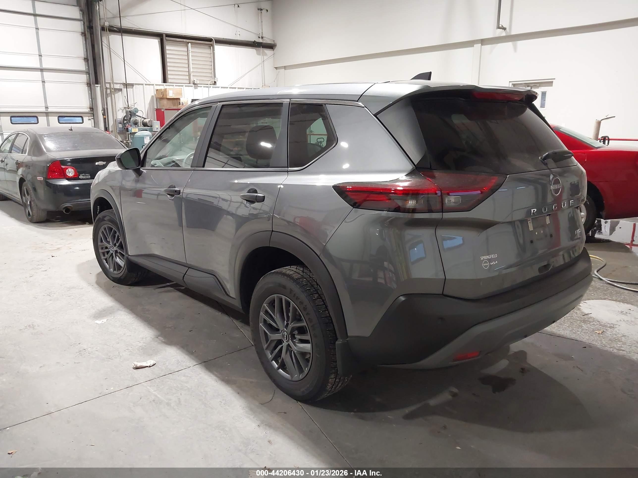 NISSAN ROGUE image 3