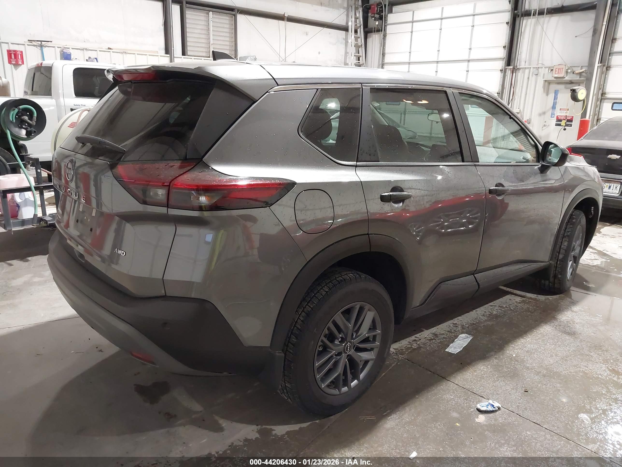 NISSAN ROGUE image 4