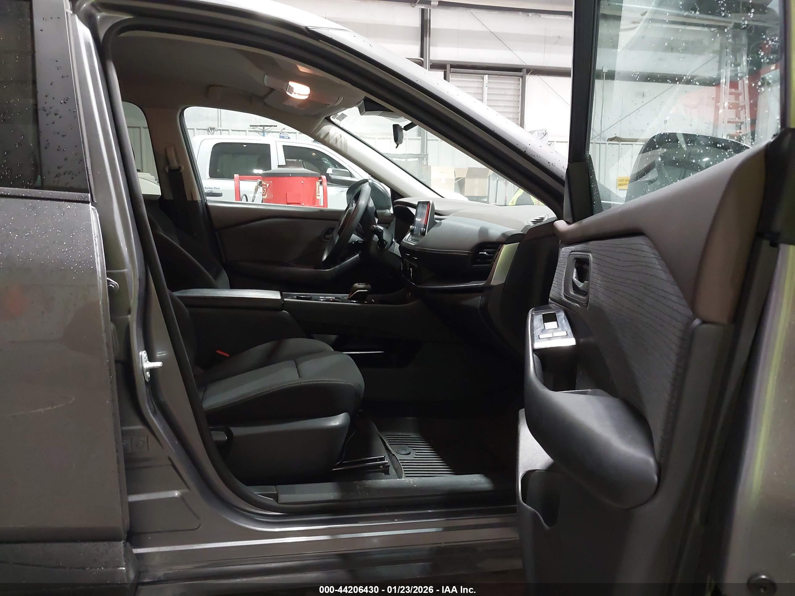 NISSAN ROGUE image 5